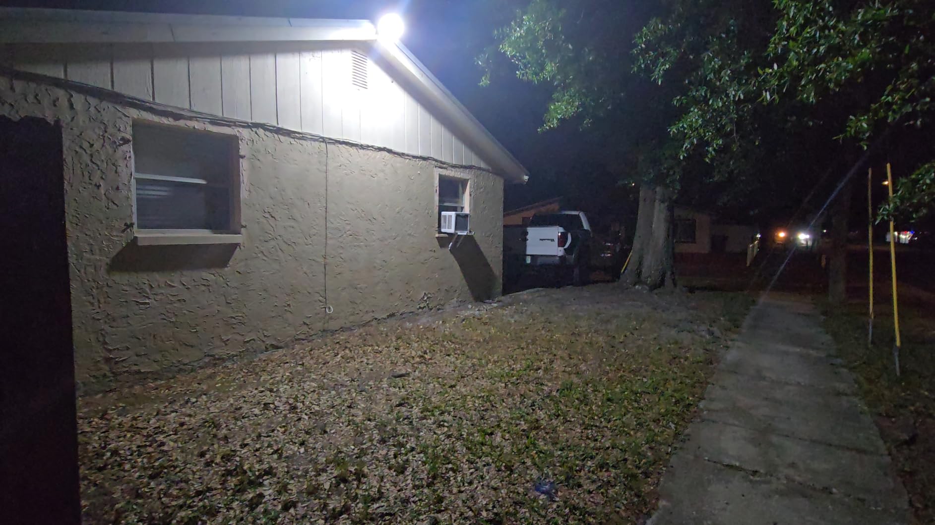 toberich 150W LED Barn Light Dusk to Dawn, 20000LM Outdoor Yard Light 6500K customer photo 1