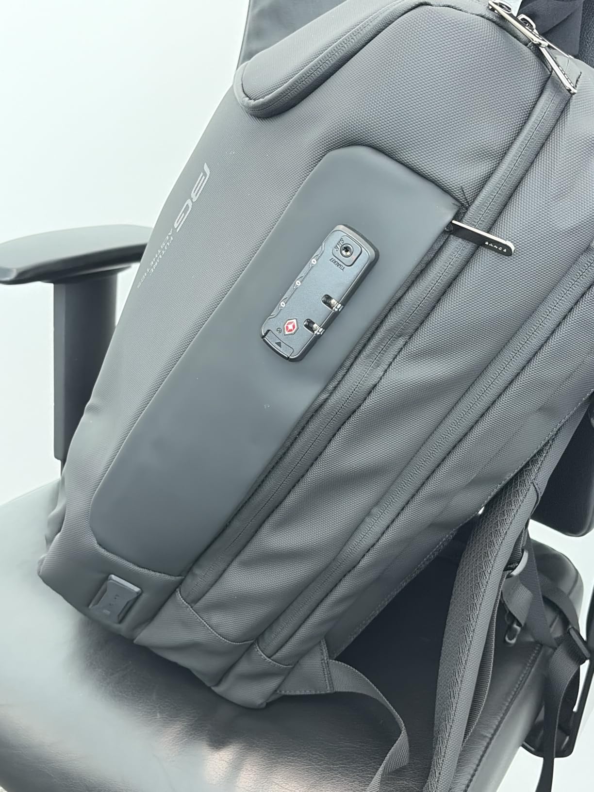 BANGE Men's Anti-Theft Backpack,Waterproof Fashion Travel Backpacks,High Tech Backpack with USB3.0 Charging Port,Business Laptop Backpack Fits 17.3 Inch Notebook… customer photo 2
