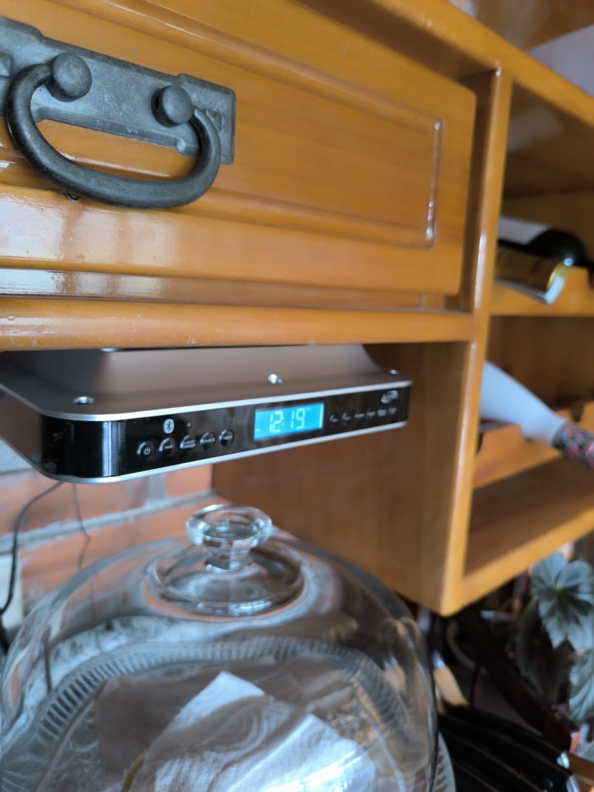 iLive Under Cabinet Music System with Built in Stereo Speakers and FM Radio/USB Port Supports MP3 Files, Aux Port, Bluetooth, Clock and Timer with LCD Display Enjoy Your Kitchen with Style customer photo 1