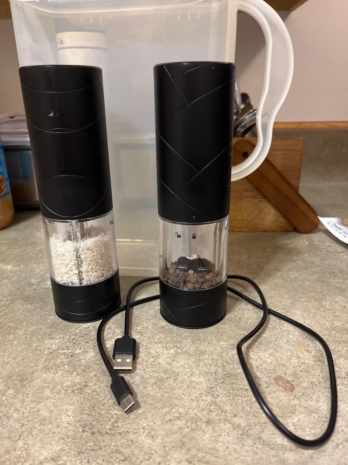 Lidaop Electric Salt and Pepper Grinder Set USB Rechargeable 2Pack, Black customer photo 2