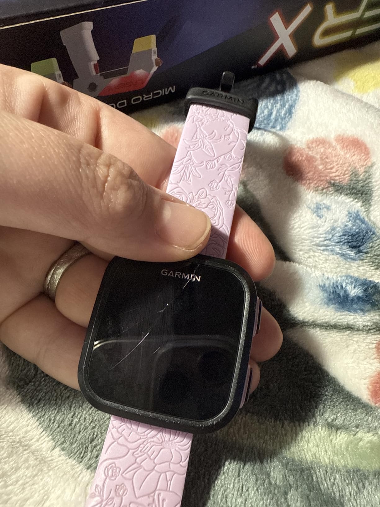 Garmin Bounce™, Kids Smartwatch, Two-Way Text and Voice Messaging, Location Tracking, Green Burst customer photo 1