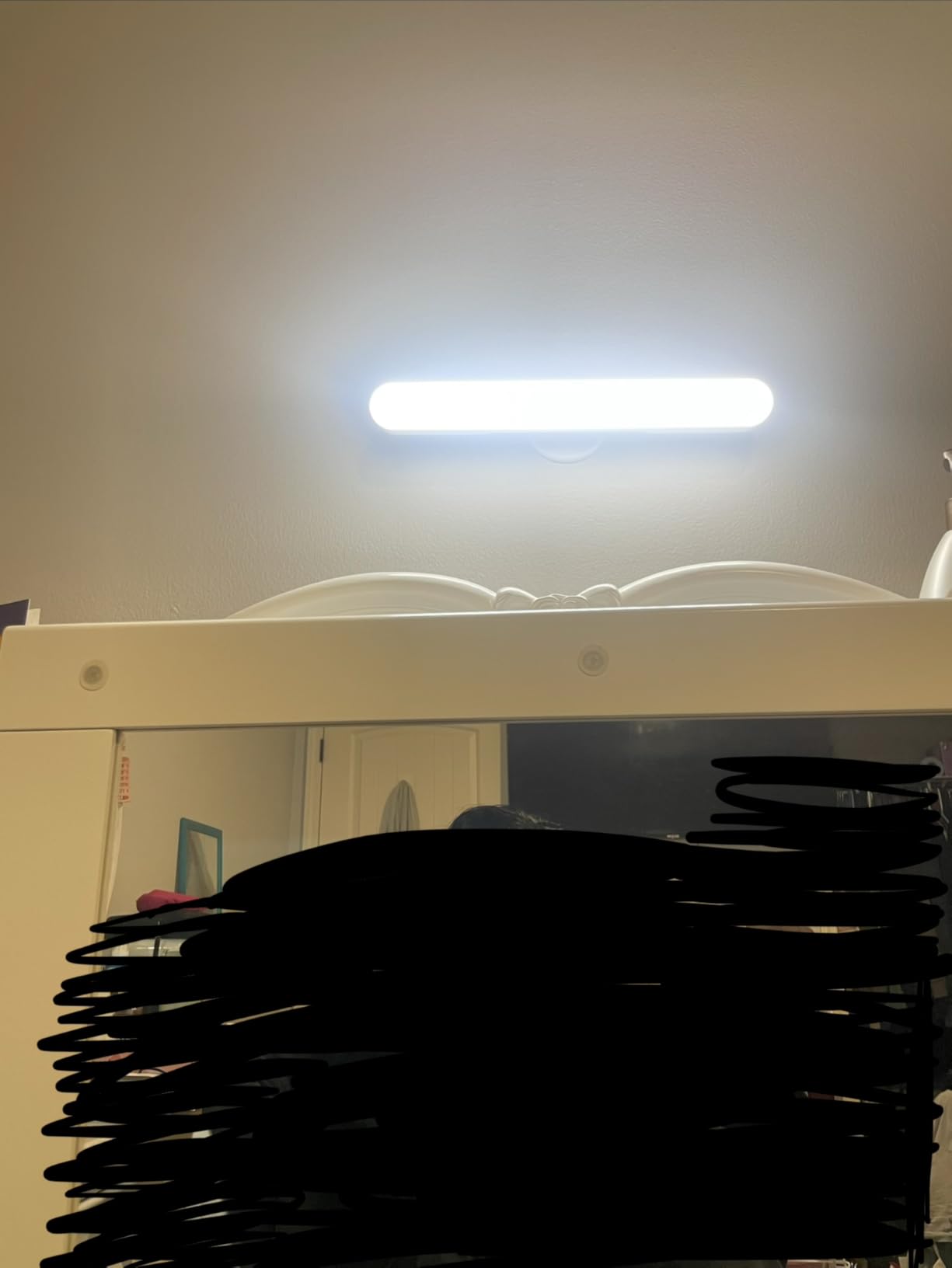 Benreom Rechargeable Vanity Lights for Mirror, Wireless LED Stick On Light customer photo 2