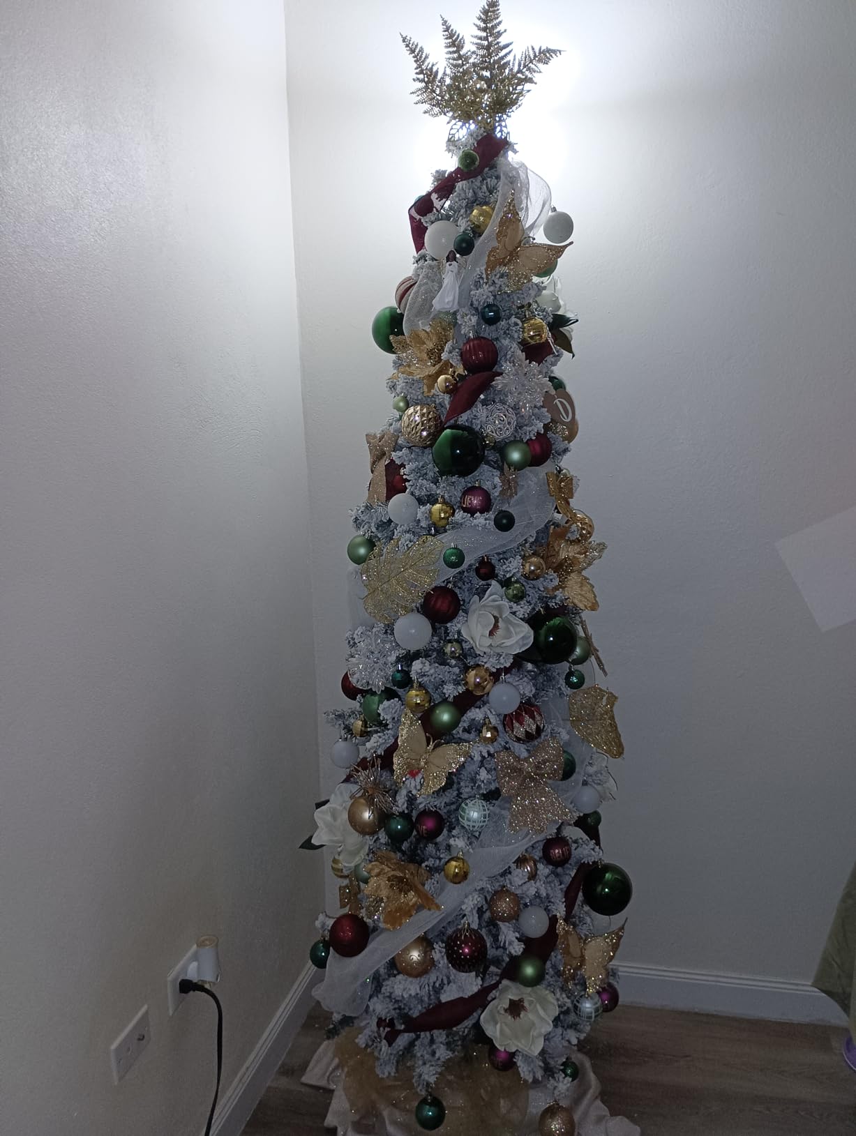 HAPPYGRILL 5FT Pre-lit Christmas Tree, Artificial Pencil Xmas Tree with 296 Branch Tips, 150 Warm White LED Lights, Foldable Metal Stand, Seasonal Decoration Tree for Home Office Party customer photo 2