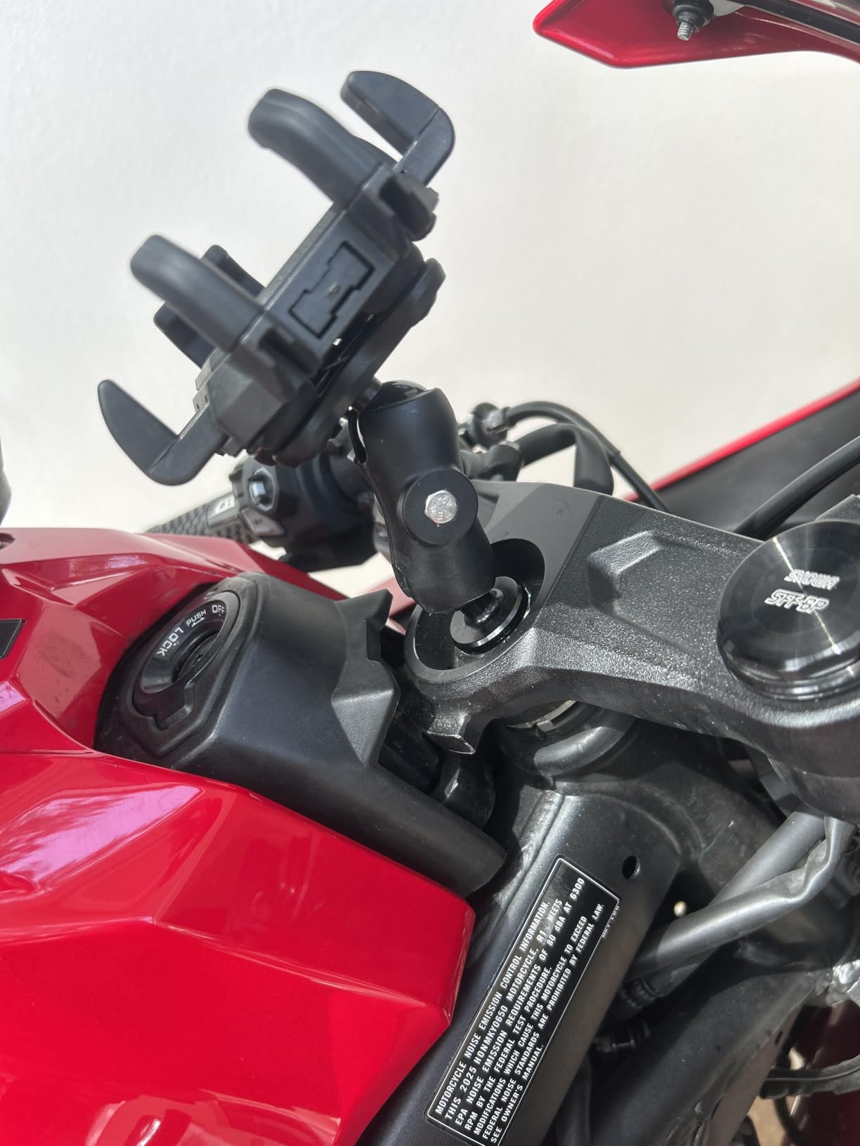 BRCOVAN Motorcycle Fork Stem Phone Mount with Vibration Dampener customer photo 1