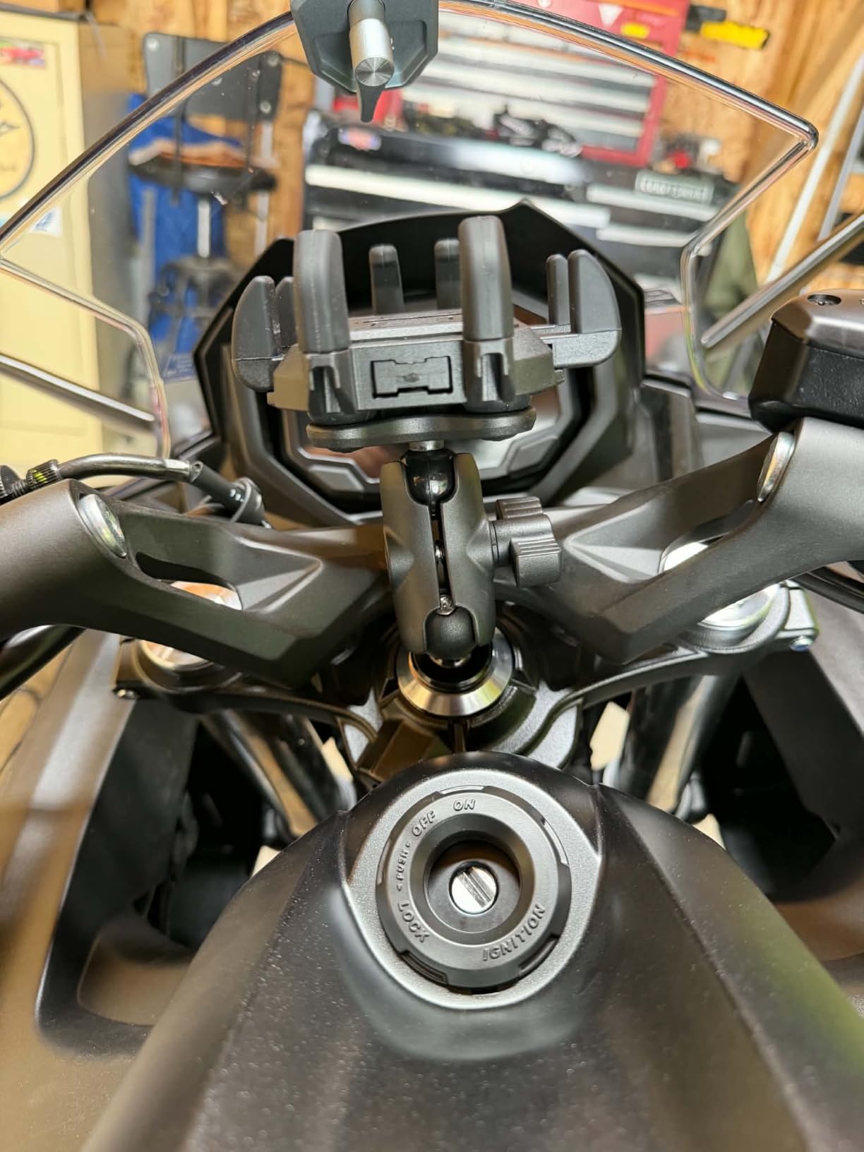 BRCOVAN Motorcycle Fork Stem Phone Mount with Vibration Dampener customer photo 2