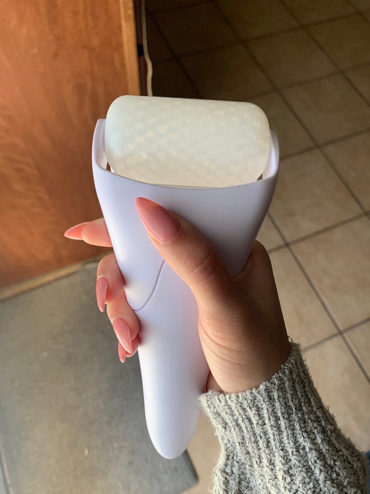 Fronnor Ice Roller for Face,Eyes,Facial Massager Tool,Soothing Skin Care Tool,Cooling Skincare Device for Puffiness,At-Home Spa Gift for Women customer photo 2