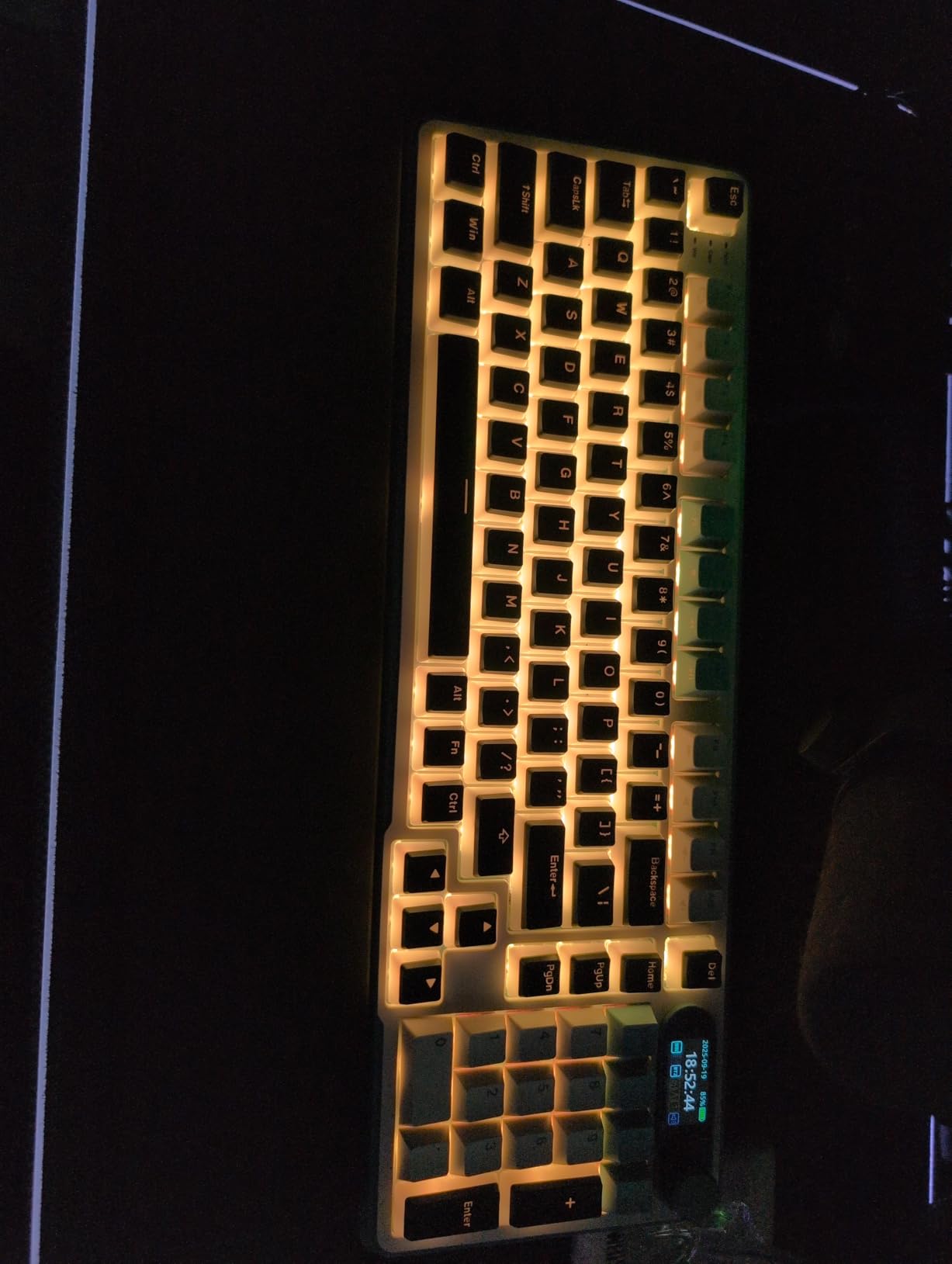 RK ROYAL KLUDGE S98 Wireless Mechanical Keyboard w/Smart Display & Knob customer photo 1