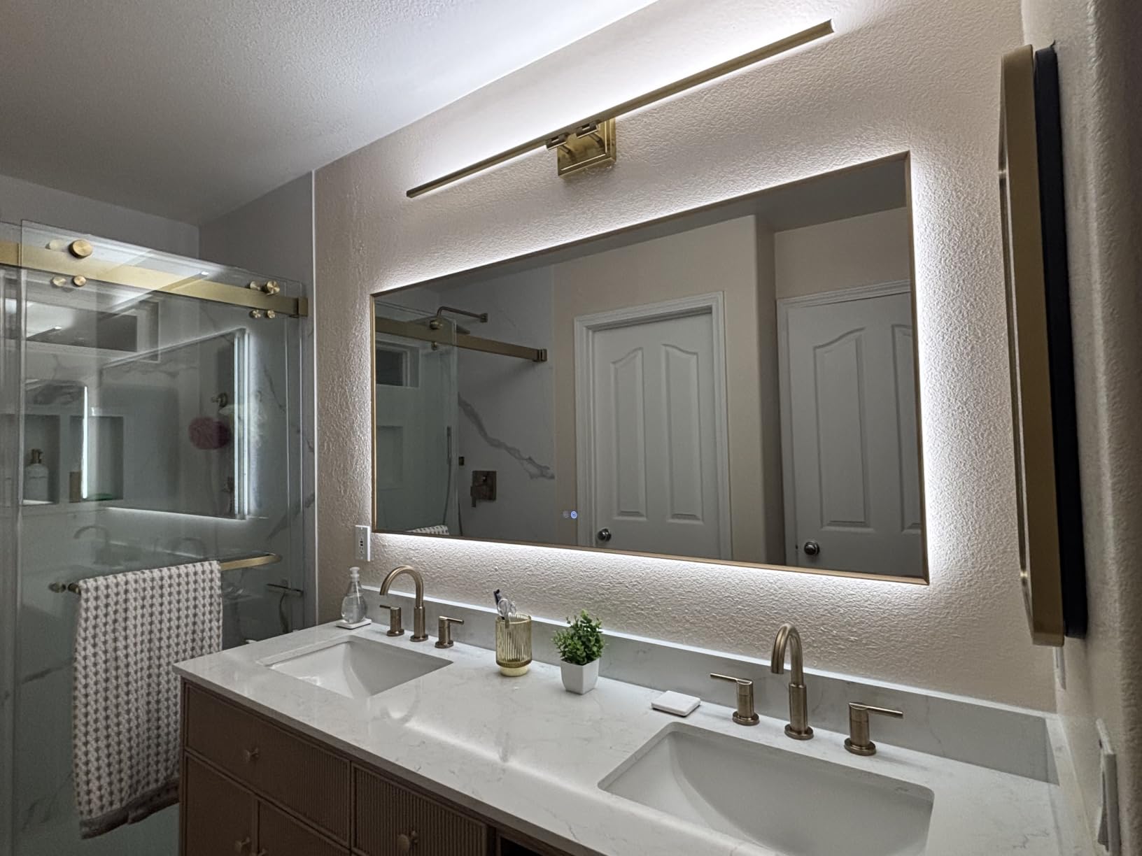 VOLISUN Modern Bathroom Vanity Light 15.7 inch, Rotatable, 12W Dimmable 5CCT Led Bathroom Light Fixture Over Mirror, Black Bar Vanity Light for Bathroom Mirror Restroom-ETL Certificated customer photo 1