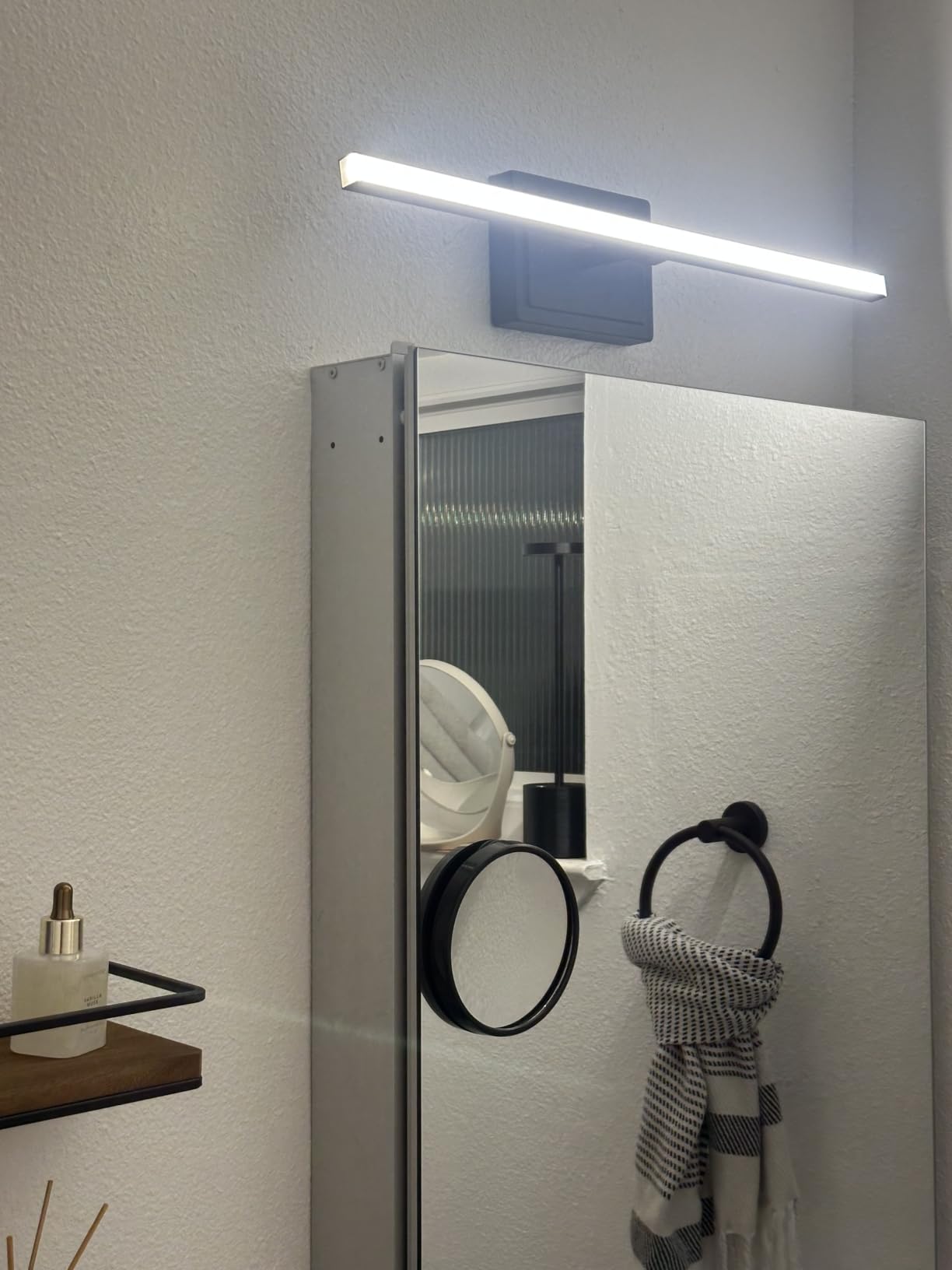 VOLISUN Modern Bathroom Vanity Light 15.7 inch, Rotatable, 12W Dimmable 5CCT Led Bathroom Light Fixture Over Mirror, Black Bar Vanity Light for Bathroom Mirror Restroom-ETL Certificated customer photo 2