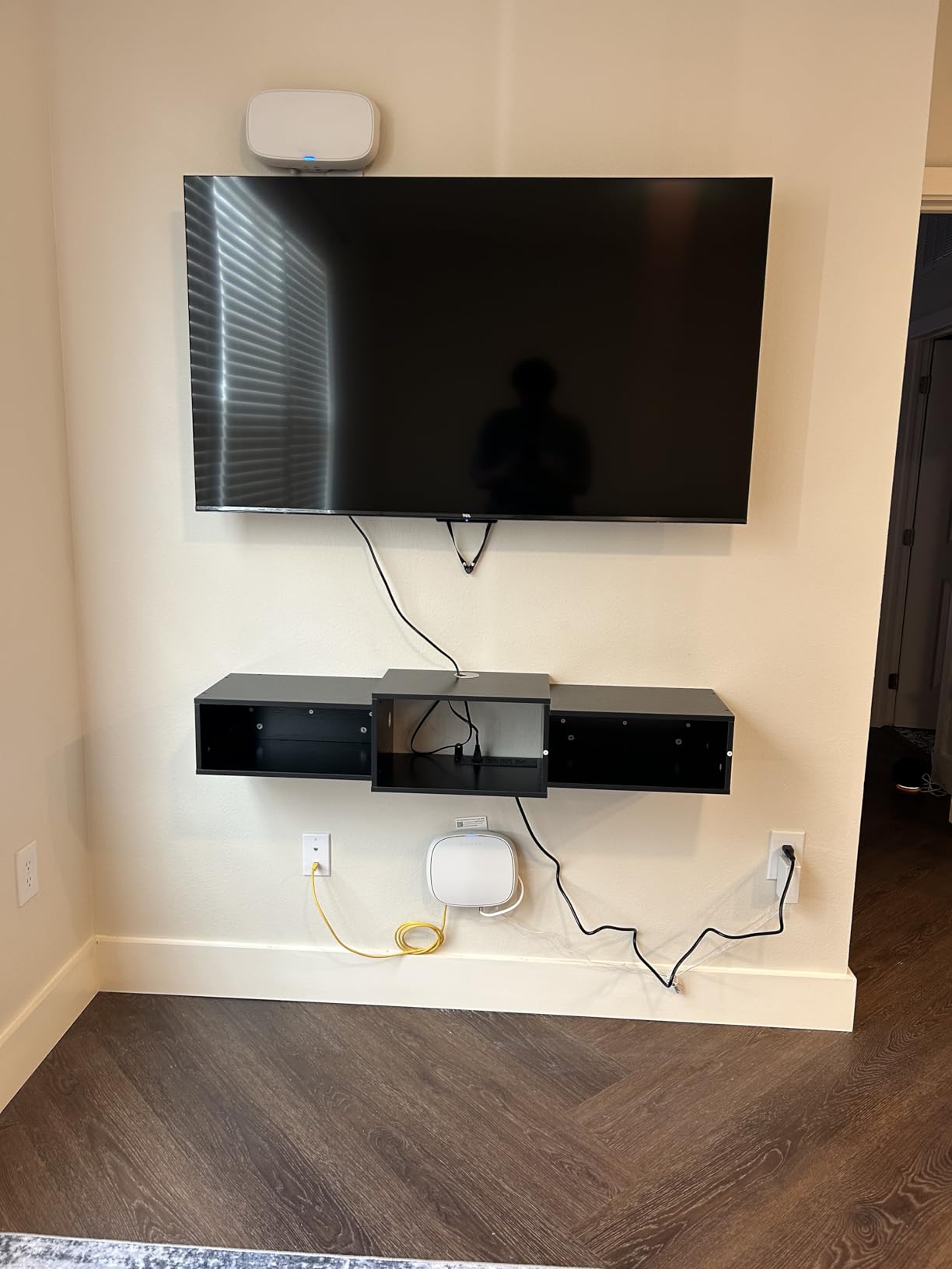IBUYKE Floating TV Stand Wall Mounted with Power Outlet,Modern Wood Wall Mounted Media Console Shelf,Floating Entertainment Center for Under TV Storage for Living Room Bedroom Office,Black WST001B- customer photo 1