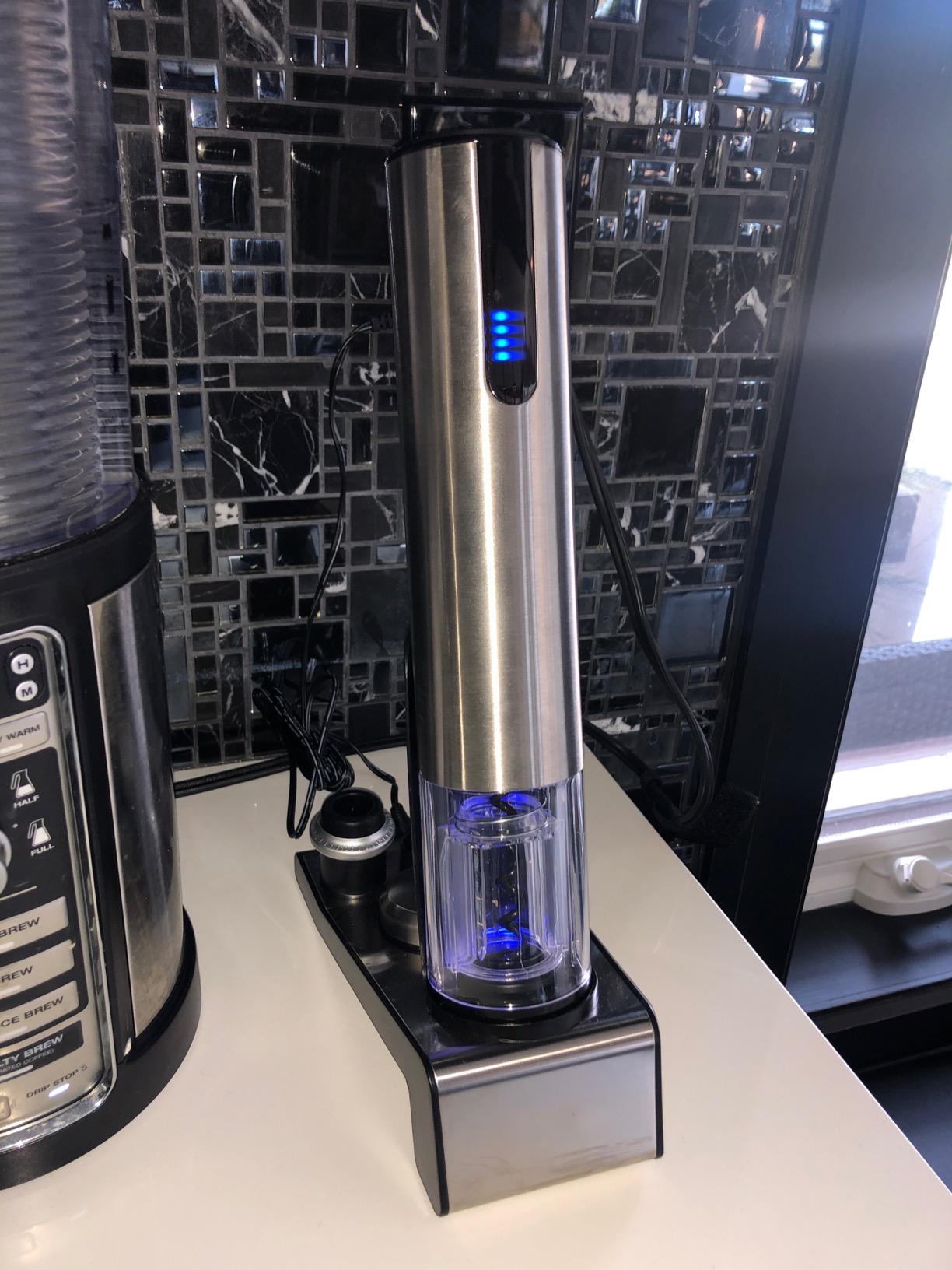 Wine Enthusiast Electric Blue Omega All-In-One Automatic Wine Opener & Preserver Set - Fully Electric Corkscrew with Charging Station & Accessories – Aerate Wines & Seal Bottles, 7 Piece Set (Ombre) customer photo 1