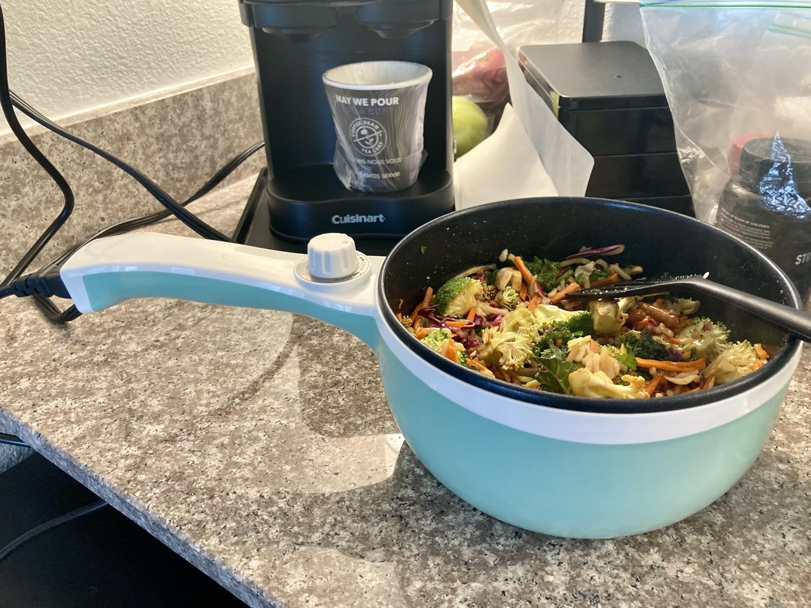 Dezin Hot Pot Electric, 1.5L Non-Stick Portable Electric Pot, Dual Power customer photo 1