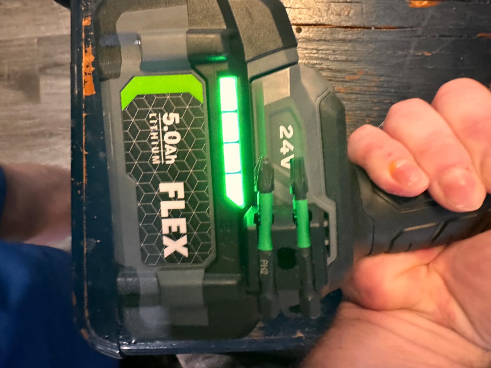 FLEX 24V Brushless Cordless 6-Tool Combo Kit: Hammer Drill, Hex Impact Driver, Circular Saw, Multi-Tool, Reciprocating Saw, Work Light with 2.5Ah, 5.0Ah Lithium Batteries and 160W Charger - FXM601-2B customer photo 2
