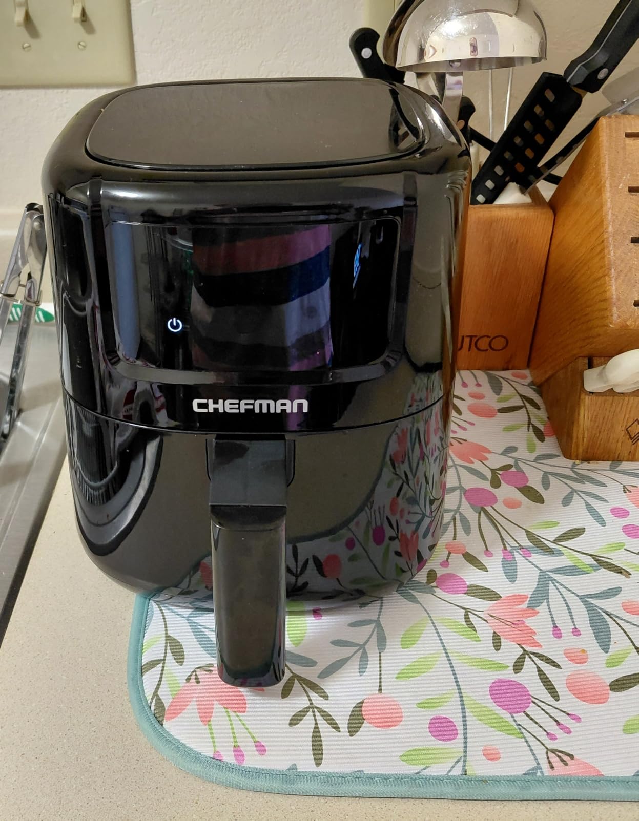 CHEFMAN 2 Qt Mini Air Fryer – Digital Space-Saving Compact Air Fryer with Nonstick and Dishwasher Safe Basket, Quick & Easy Meals in Minutes, Features Digital Timer and Shake Reminder – Red customer photo 1
