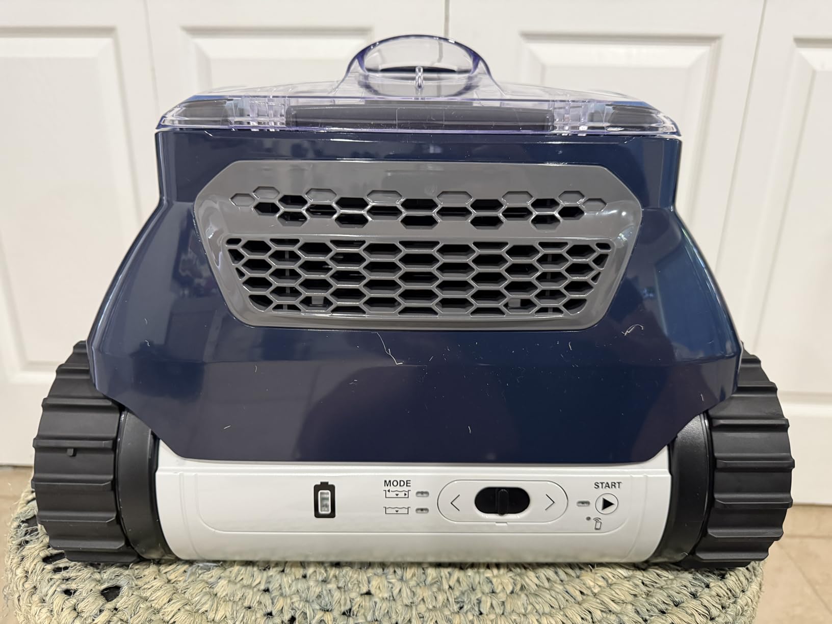 Polaris Freedom Plus Cordless Robotic Pool Cleaner for In-Ground Pools up customer photo 1