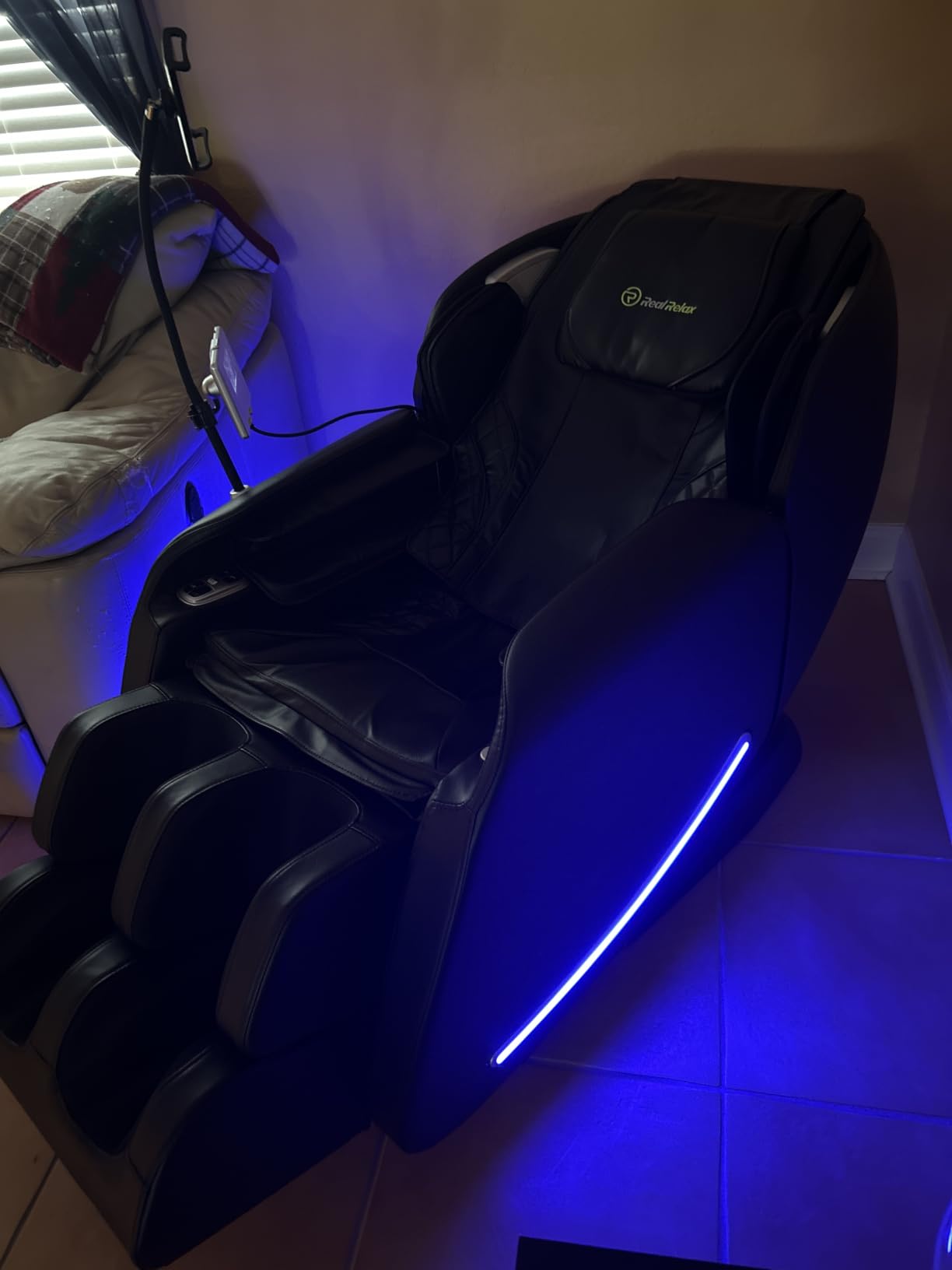Real Relax Massage Chair Full Body with Unique Phone Controller, Zero Gravity 3D SL-Track Recliner with APP Control, Child Lock,Pause Button, Favor-06, Black customer photo 1