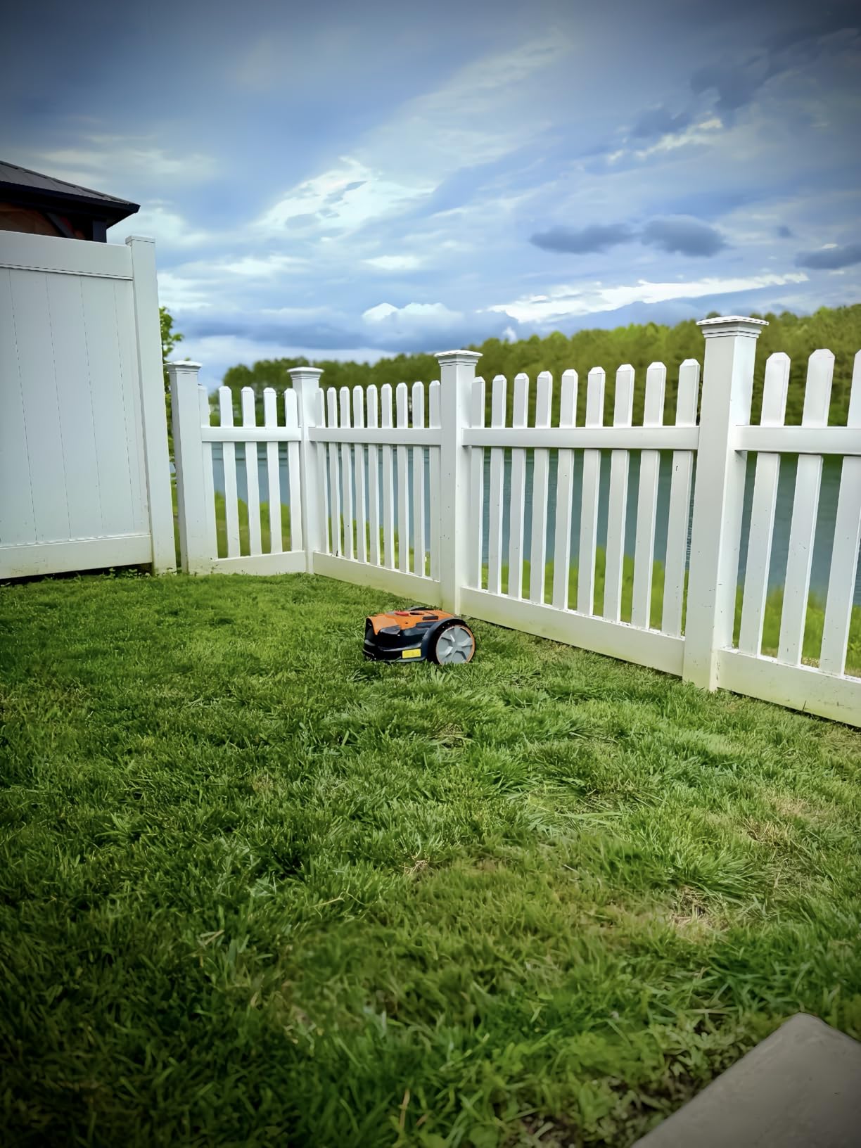 LawnMaster OcuMow Perimeter Wire Free Robot Lawn Mower Cuts Small Lawns 1000-2000 Square Feet with Optical Navigation, Obstacle Avoidance, Low Noise and No Go Functiont customer photo 2
