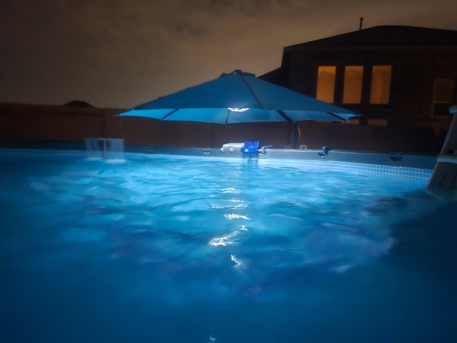 LATME Patio Umbrella Light Rechargeable Umbrella Lights– 10-25 Hours Runtime,Umbrella Pole Light 3 Lighting Modes Cordless,Patio Pool Accessories and Backyard Decor (Warm Yellow) customer photo 1