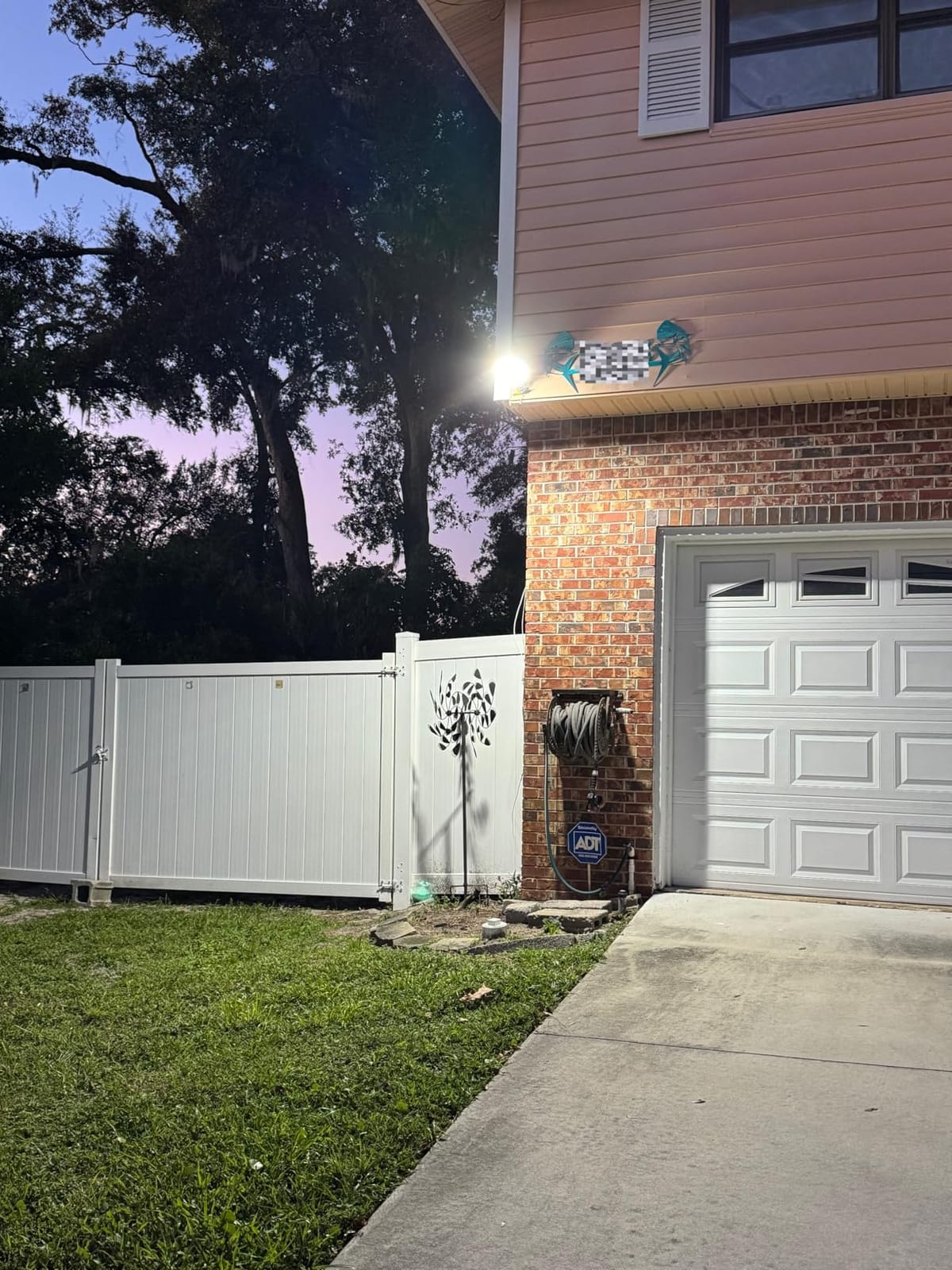 LED Barn Light, 200W 20000LM Dusk to Dawn Outdoor Lighting, 120VAC customer photo 1