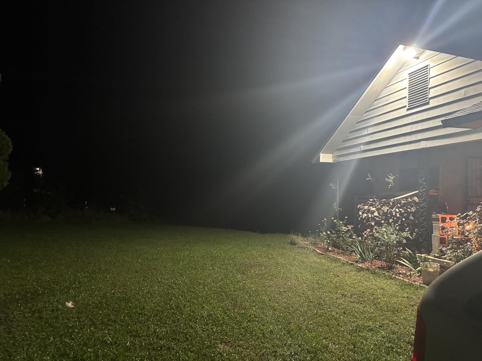 LED Barn Light, 200W 20000LM Dusk to Dawn Outdoor Lighting, 120VAC customer photo 2