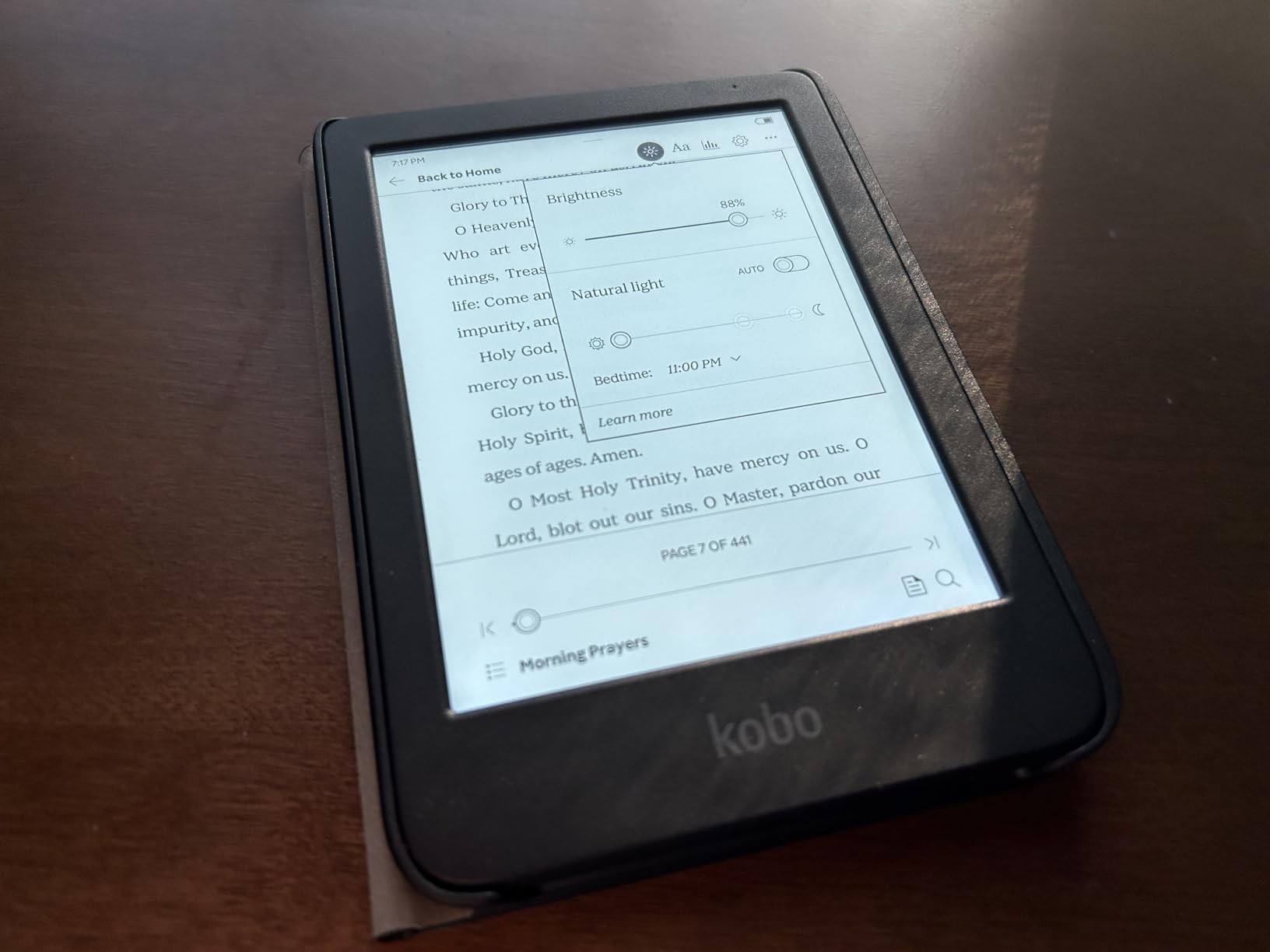 Kobo Clara BW eReader, 6” Touchscreen, Waterproof, 16GB, Black customer photo 1
