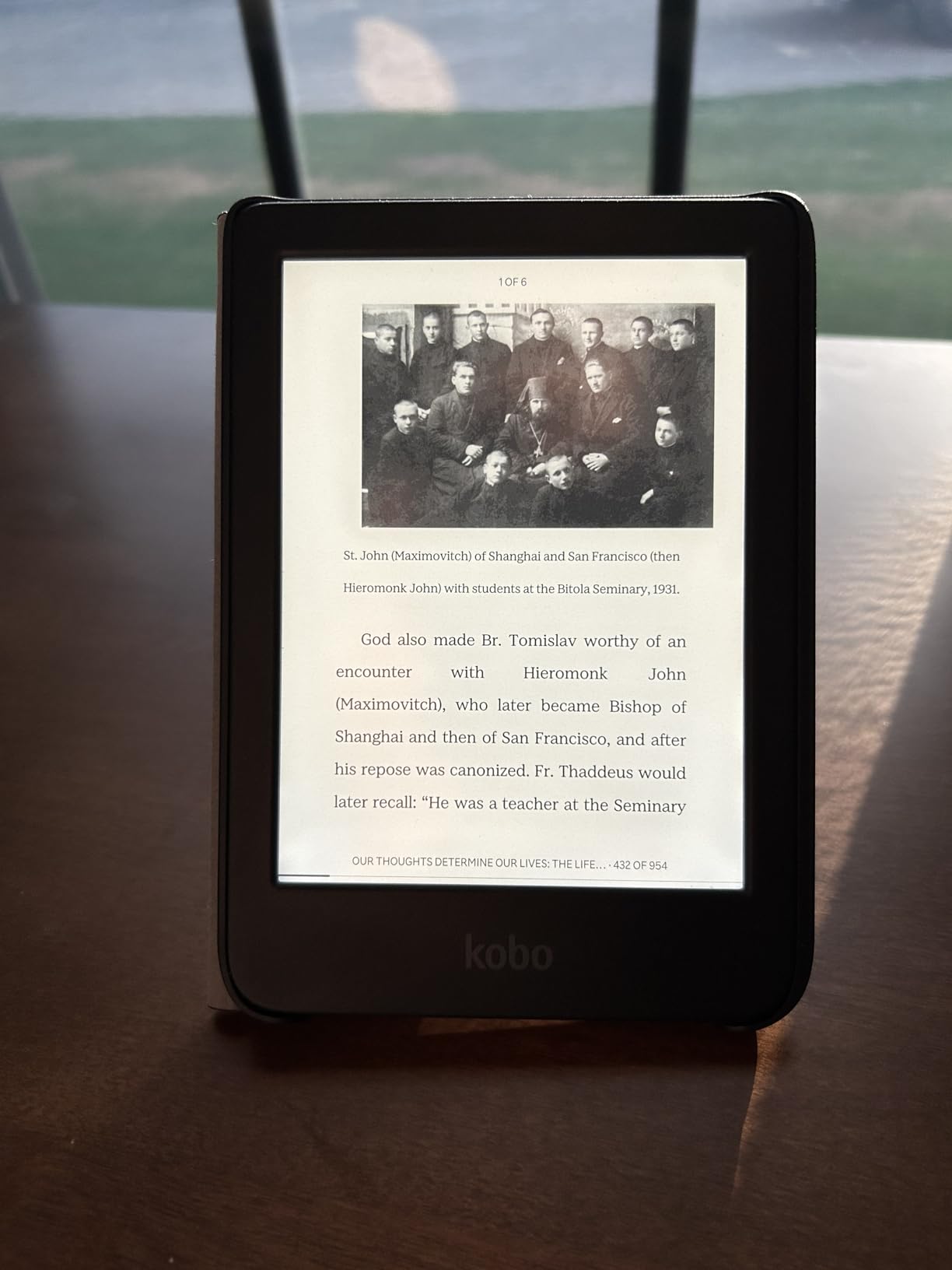Kobo Clara BW eReader, 6” Touchscreen, Waterproof, 16GB, Black customer photo 2