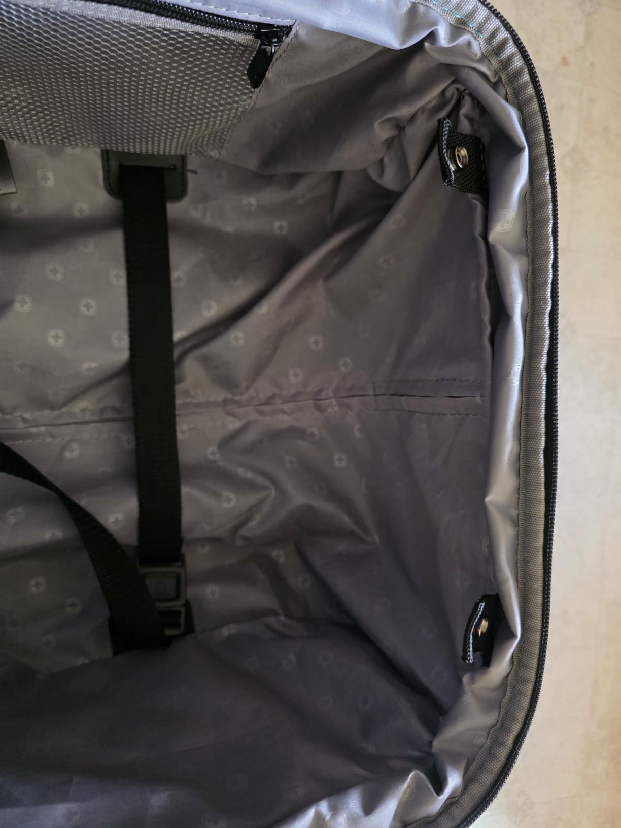 SWISSGEAR Sion Carry-On Spinner Luggage, Softside Expandable, Lightweight Suitcase, Evergreen, 22.75-Inch customer photo 1