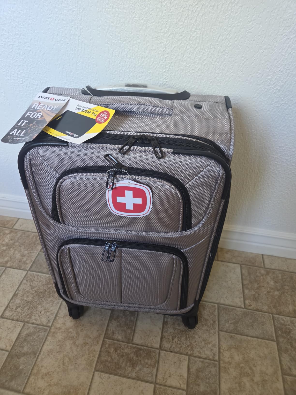 SWISSGEAR Sion Carry-On Spinner Luggage, Softside Expandable, Lightweight Suitcase, Evergreen, 22.75-Inch customer photo 2