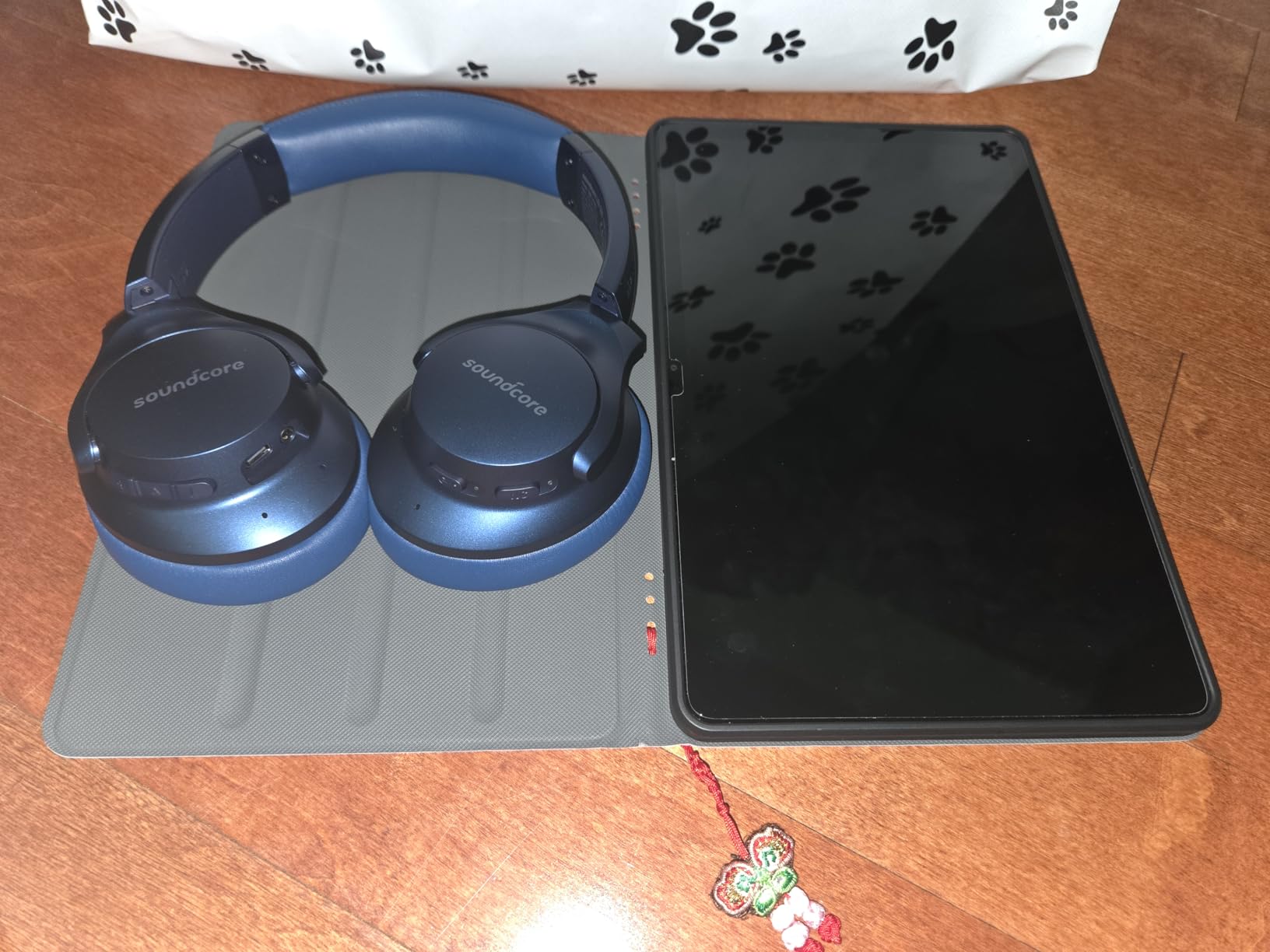 Soundcore Anker Life Q20 Hybrid Active Noise Cancelling Headphones, Wireless Over Ear Bluetooth Headphones, 60H Playtime, Hi-Res Audio, Deep Bass, Foam Ear Cups, Travel, Office, USB-C Charging customer photo 2