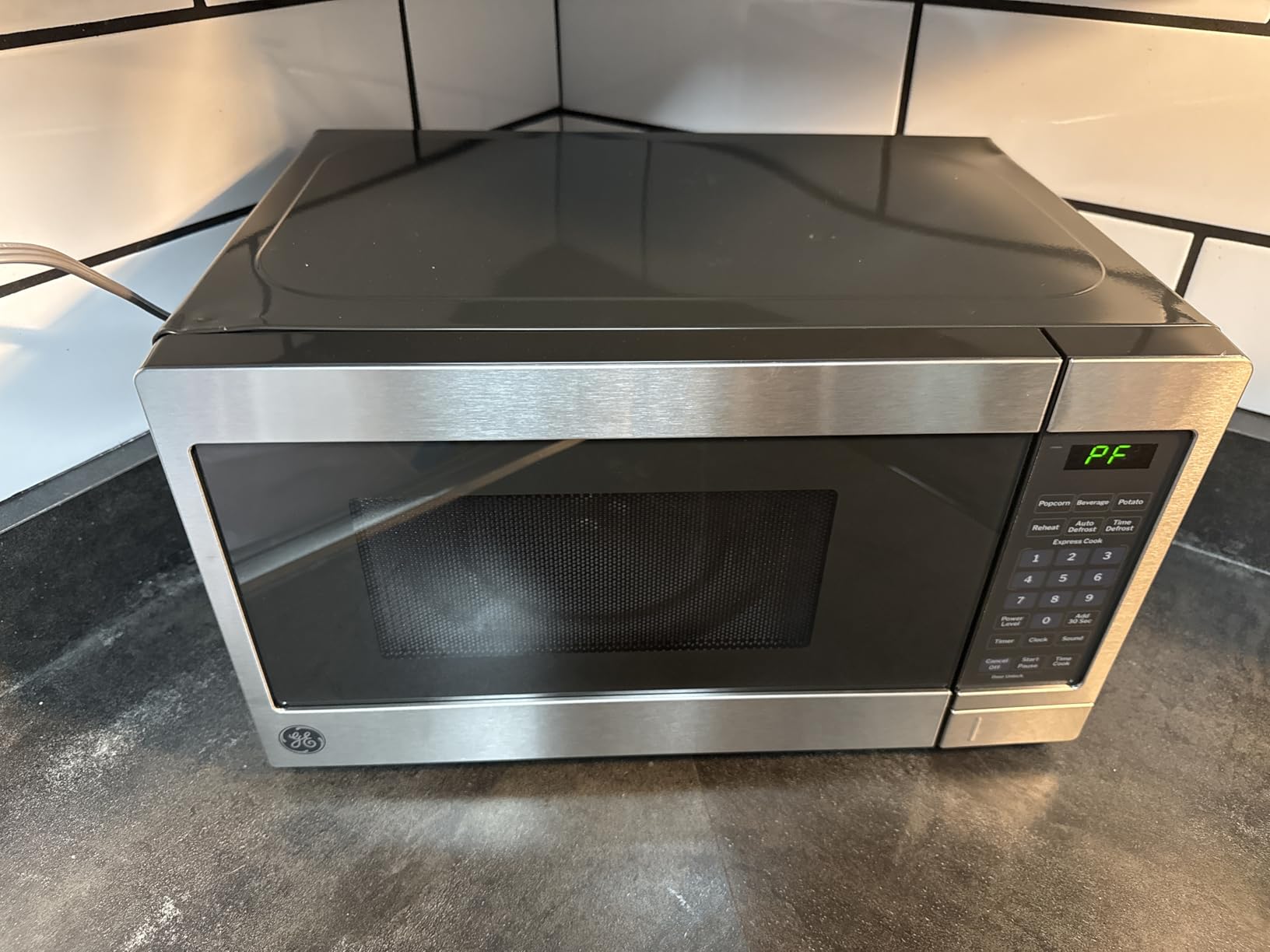 GE Countertop Microwave Oven, 700 Watt, 0.7 Cu. Ft., Black, GCST07N1WBB customer photo 1