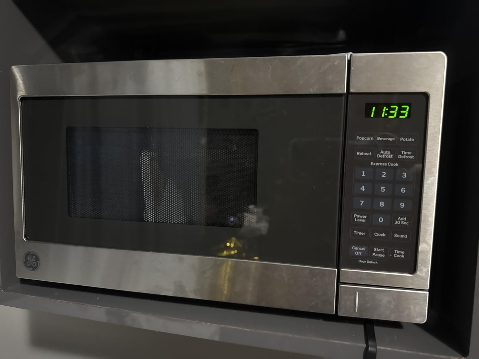 GE Countertop Microwave Oven, 700 Watt, 0.7 Cu. Ft., Black, GCST07N1WBB customer photo 2