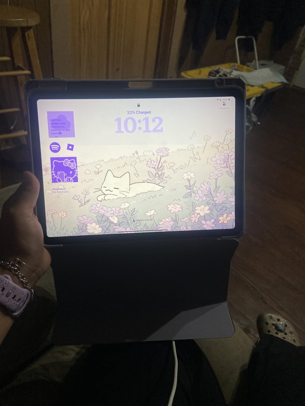 Apple iPad Air 11-inch (M2): Built for Apple Intelligence, Liquid Retina Display, 512GB, 12MP Front/Back Camera, Wi-Fi 6E + 5G Cellular, Touch ID, All-Day Battery Life — Space Gray customer photo 1
