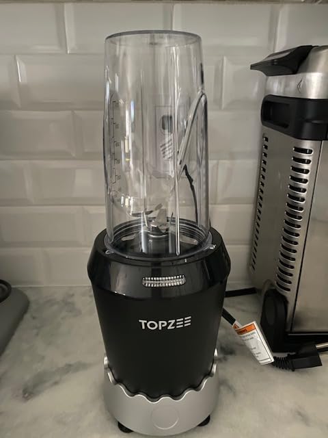 TOPZEE Personal Smoothie Blender, 1000W Single-Serve Blender with 24oz To-Go Cup, Twist-On Start/Stop, for Protein Shakes & Smoothies, Compact Countertop Blender, Black customer photo 1