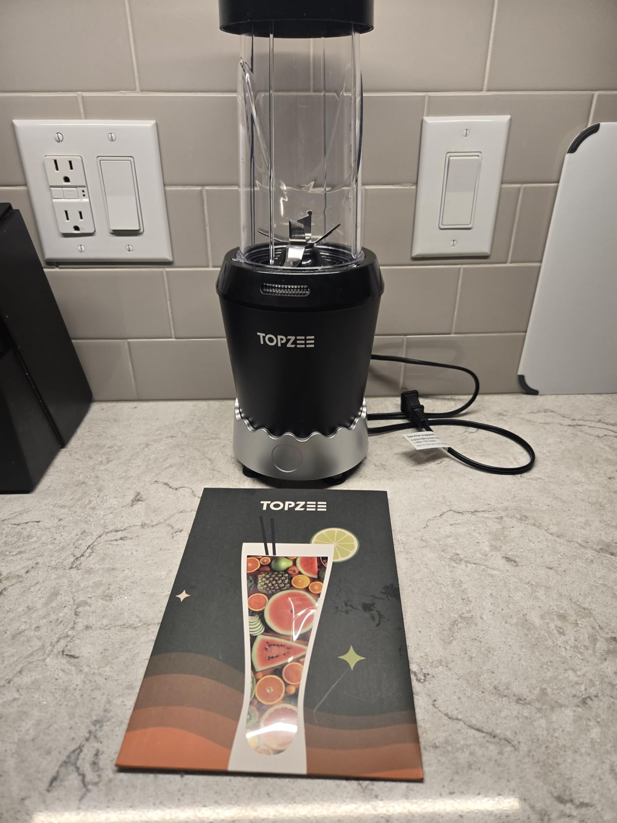 TOPZEE Personal Smoothie Blender, 1000W Single-Serve Blender with 24oz To-Go Cup, Twist-On Start/Stop, for Protein Shakes & Smoothies, Compact Countertop Blender, Black customer photo 2