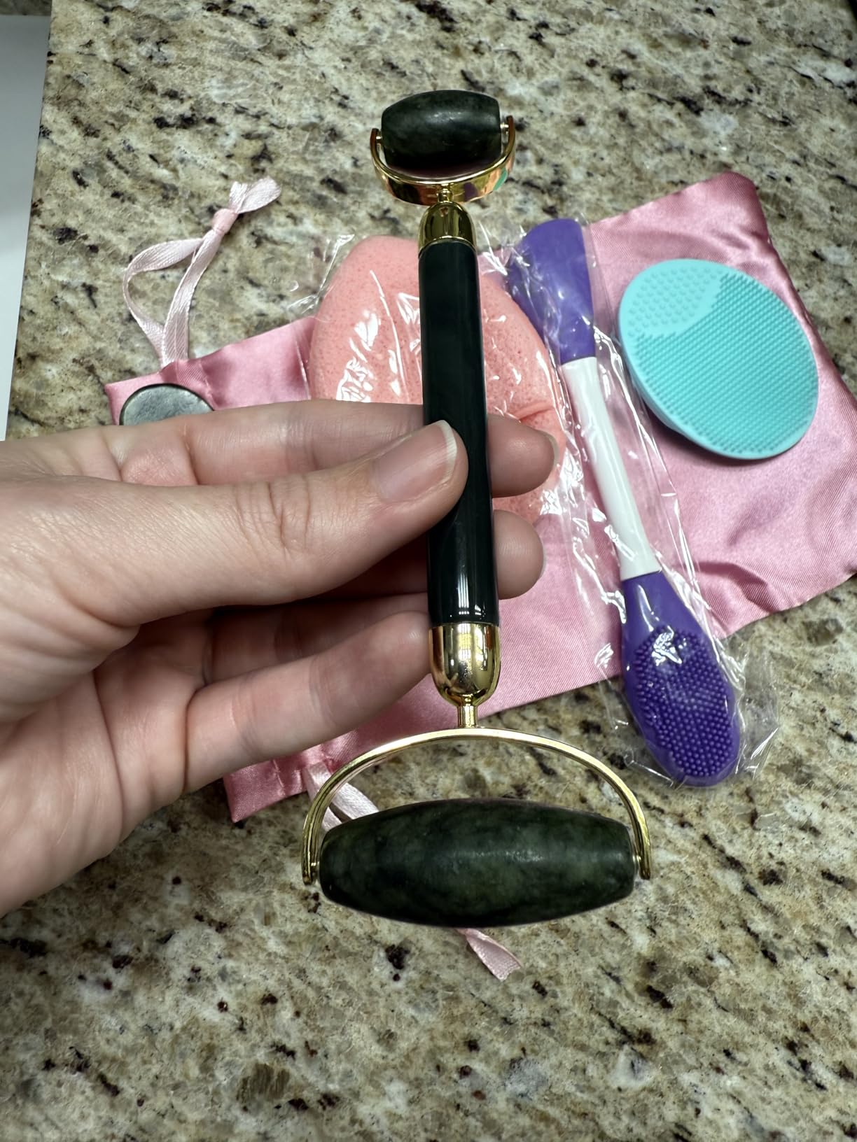 Rena Chris Gua Sha and Face Roller Set: Anti-Breakage Jade Roller for Long-Lasting Use, Jawline Sculpting and Puffiness Reducing, Gua Sha Facial Tools for Self Care Gift (Green) customer photo 1