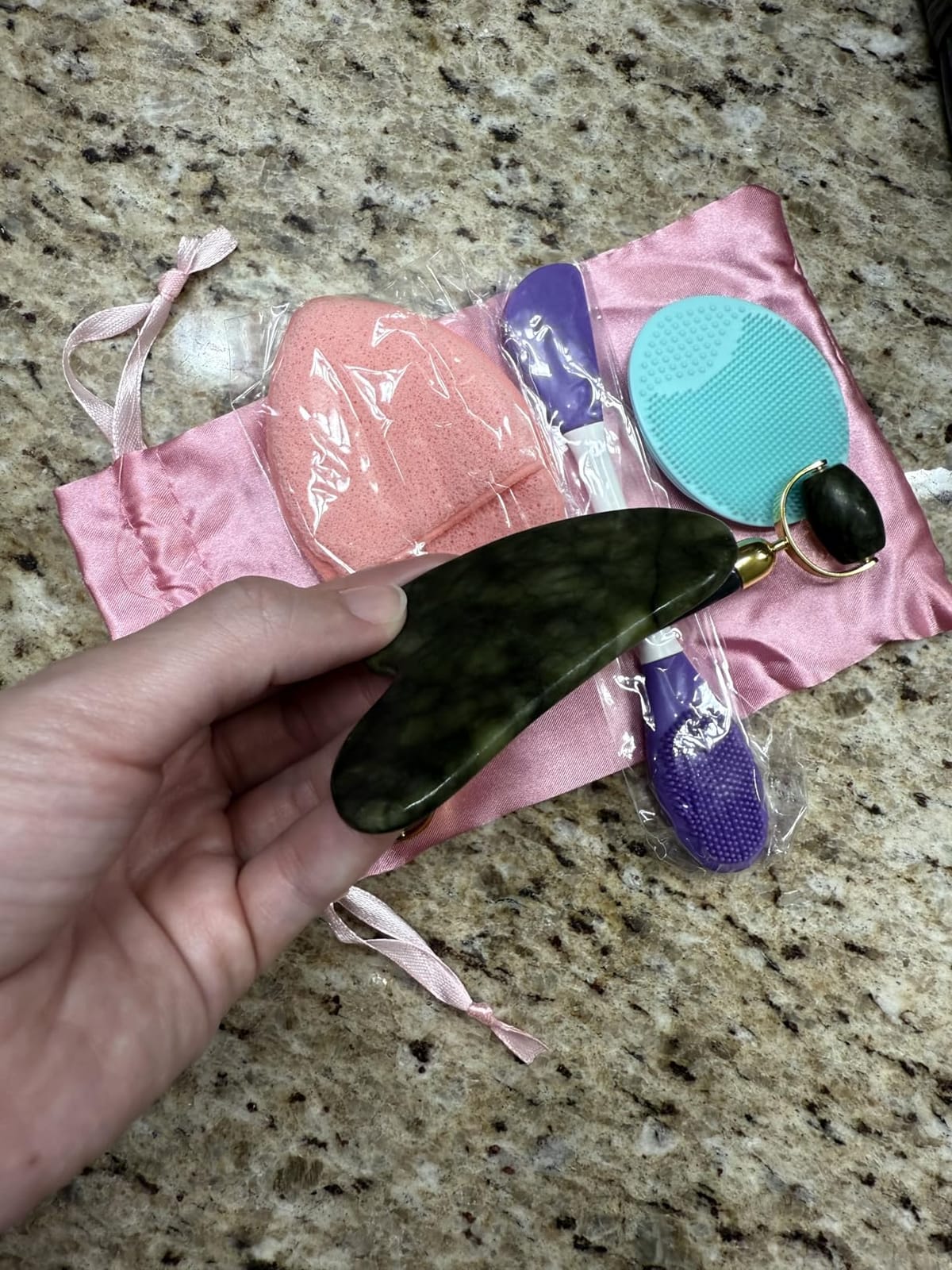Rena Chris Gua Sha and Face Roller Set: Anti-Breakage Jade Roller for Long-Lasting Use, Jawline Sculpting and Puffiness Reducing, Gua Sha Facial Tools for Self Care Gift (Green) customer photo 2
