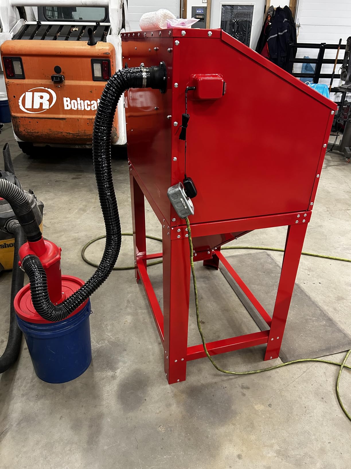 90 Gallon Sandblasting Cabinet,Red customer photo 2