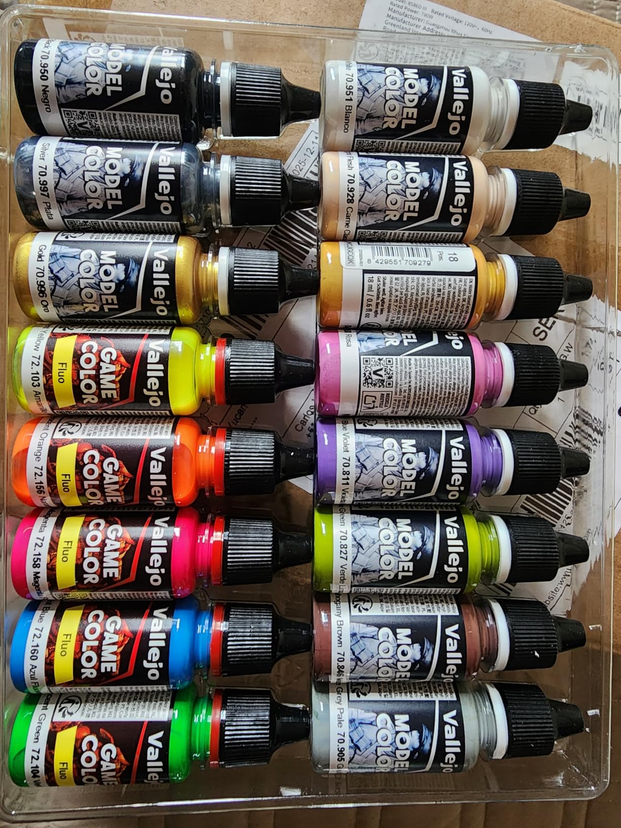 Vallejo - Wargame Special Acrylic Paint Set | Model Color | High Pigmentation Colors | Realistic and Historical Finishes for Model Kits & Scale Figures | 16 Bottles x 18 ml. (0.60 fl.oz) customer photo 2
