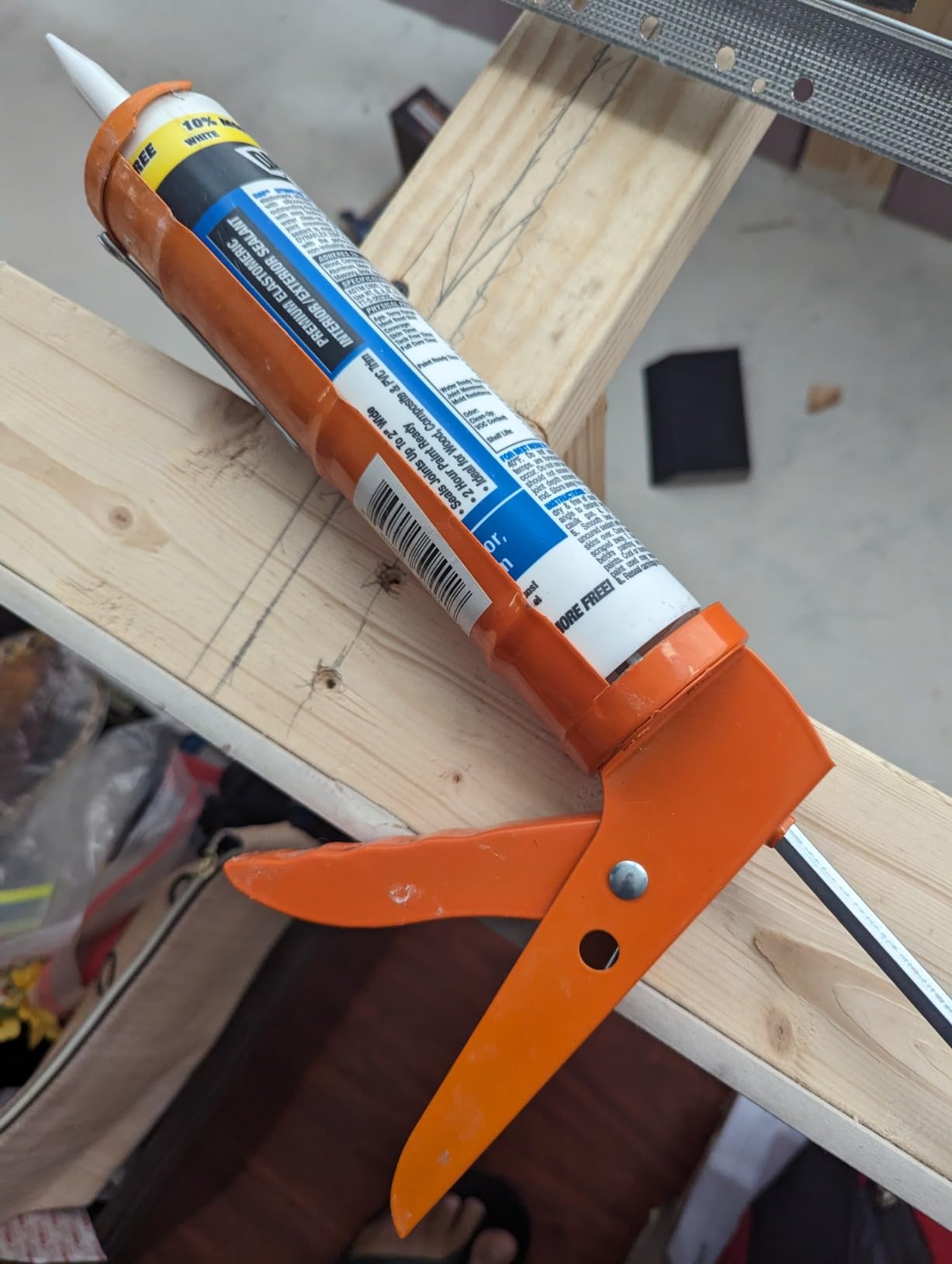 Bates- Caulking Silicone Gun, 10:1 Thrust Ratio, Hand Caulking Guns, No Drip customer photo 2