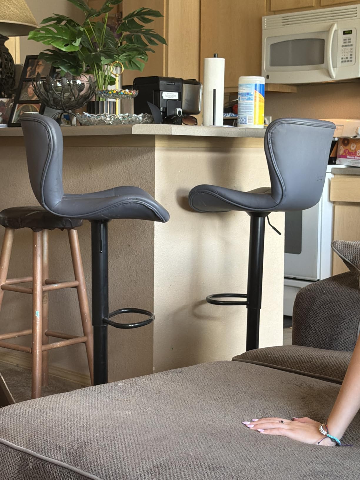 Bar Stools Set of 2,Adjustable Swivel Barstools, Faux Leather Bar Chairs,Upholstered Counter Height with High Backrest for Kitchen Island, Black customer photo 2