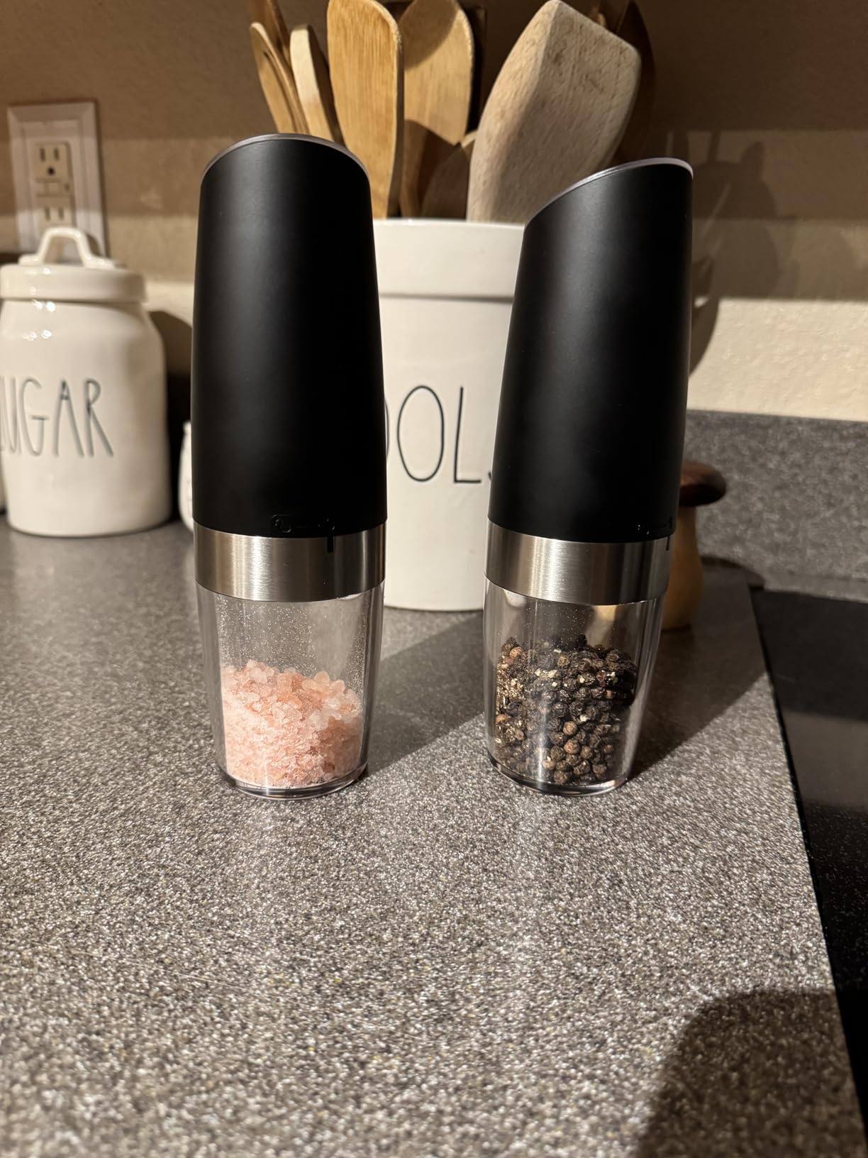 CIRCLE JOY Gravity Electric Salt and Pepper Grinder Set Automatic Salt and Pepper Grinder Set with LED Light, Battery Operated, Adjustable Coarseness, Large Capacity, for Home Kitchen BBQ, Black customer photo 2