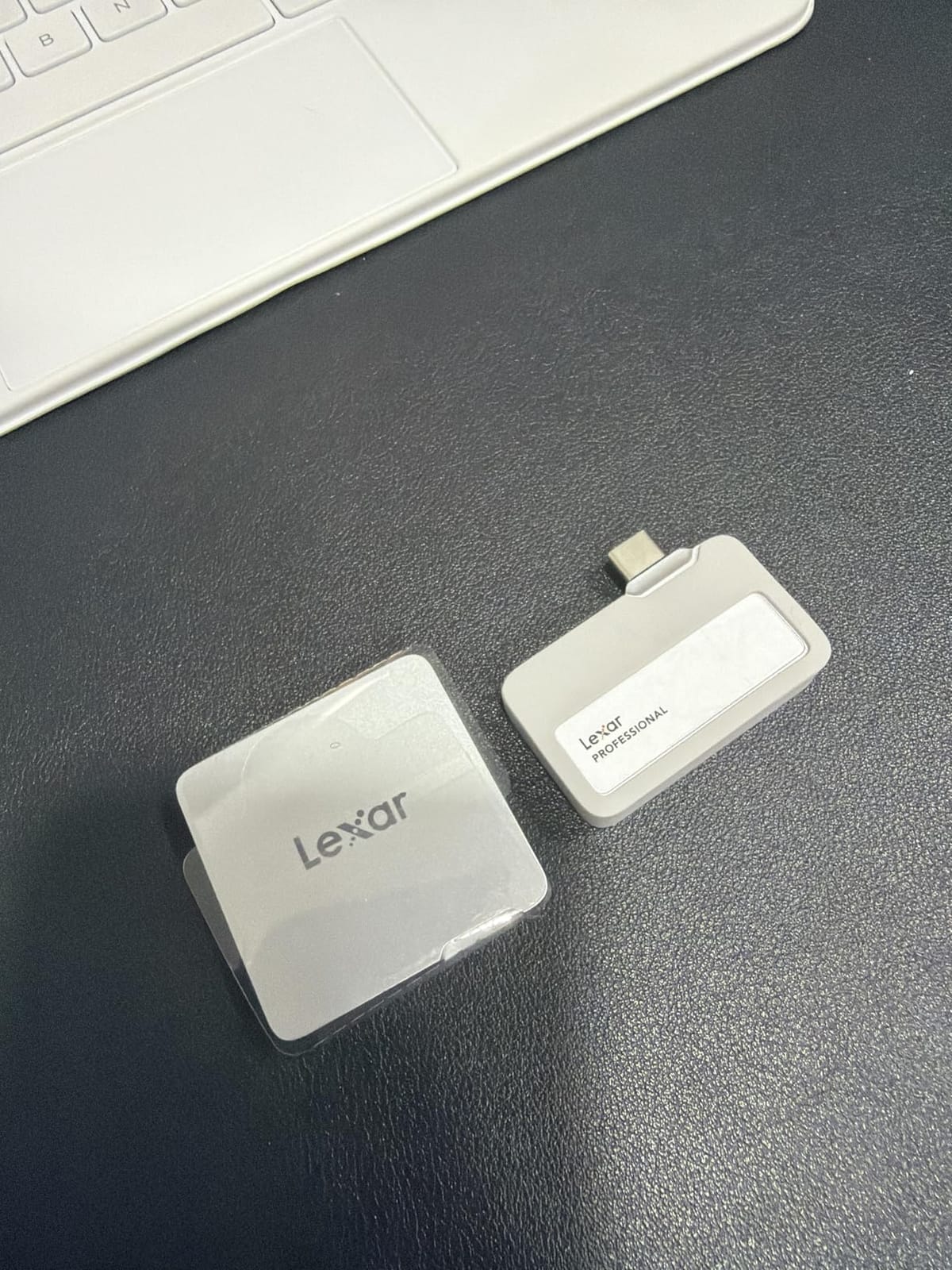 Lexar 1TB Go Portable SSD w/Hub, 1050MB/s Read, USB 3.2 Gen2, Ultracompact customer photo 1