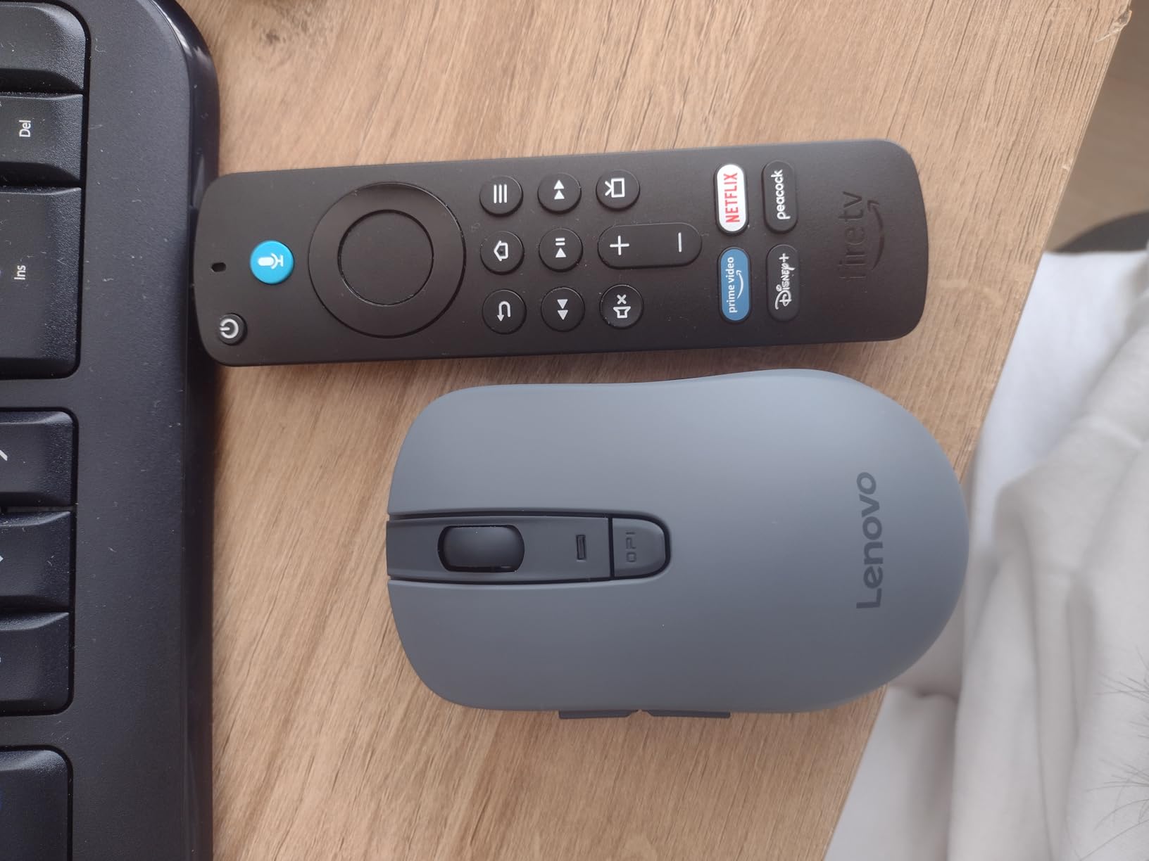 Lenovo WL310 Bluetooth Silent Mouse, Ergonomic, Adjustable DPI, Silent Clicks, Bluetooth 5.0, Portable for Windows, Mac, and Chromebook, Grey customer photo 2