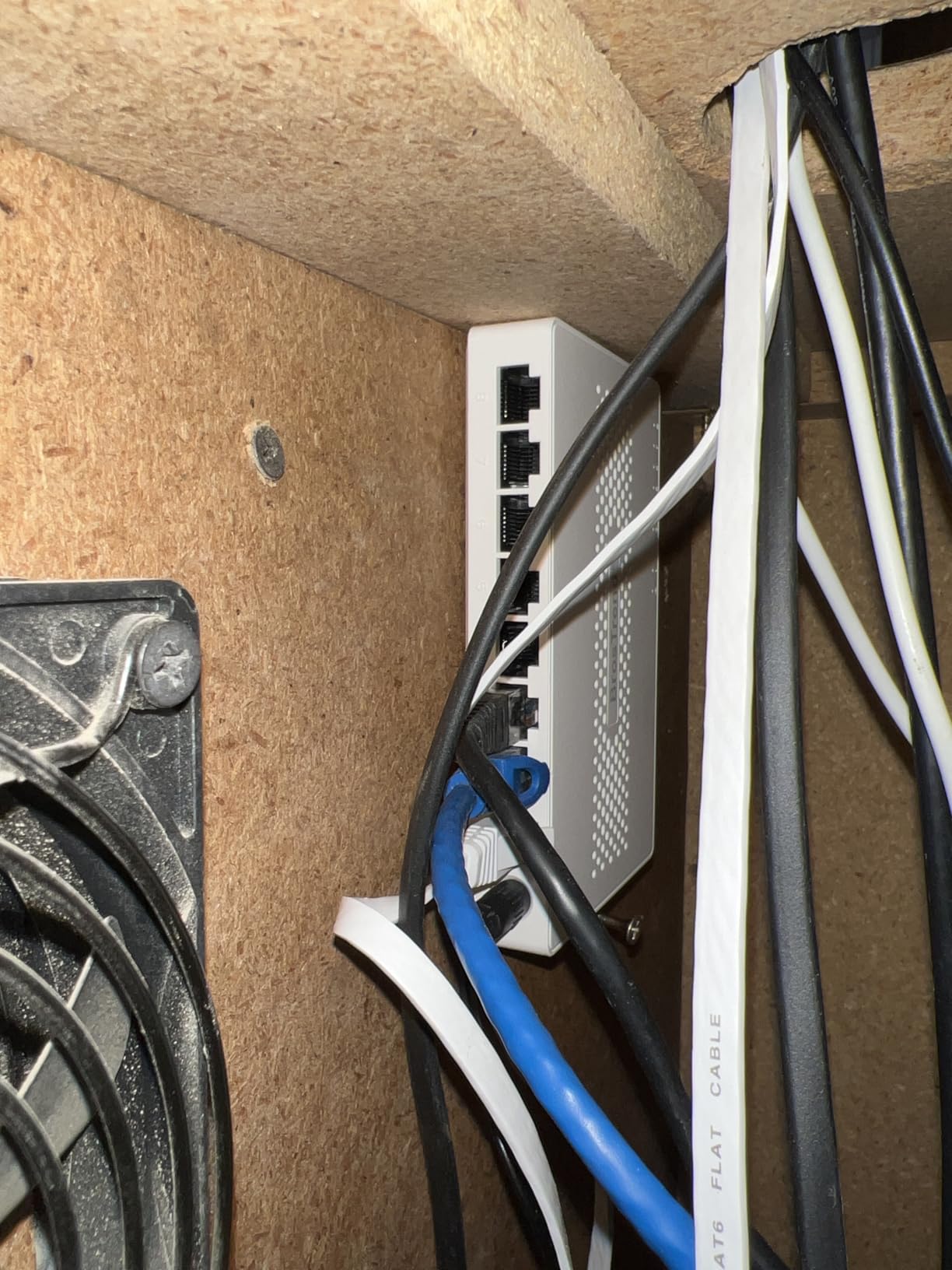 BrosTrend 2.5Gb Switch, 8 Port Unmanaged Network Switch for Gaming, Fanless customer photo 2