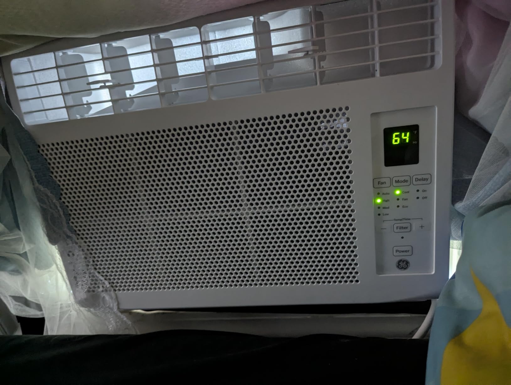 GE 6,000 BTU Electronic Window Air Conditioner, Cools Rooms up to 250 sq ft, Digital Controls with Remote, Energy Saver Mode, 24Hr Timer, Easy Install Kit Included, White customer photo 1