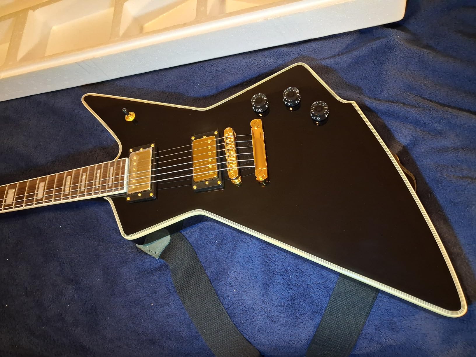 Firefly FFLX Solid Body Electric Guitar,Mahogany Guitar body,Stainless steel and ball end frets,rosewood fretboard(Black Color). customer photo 1