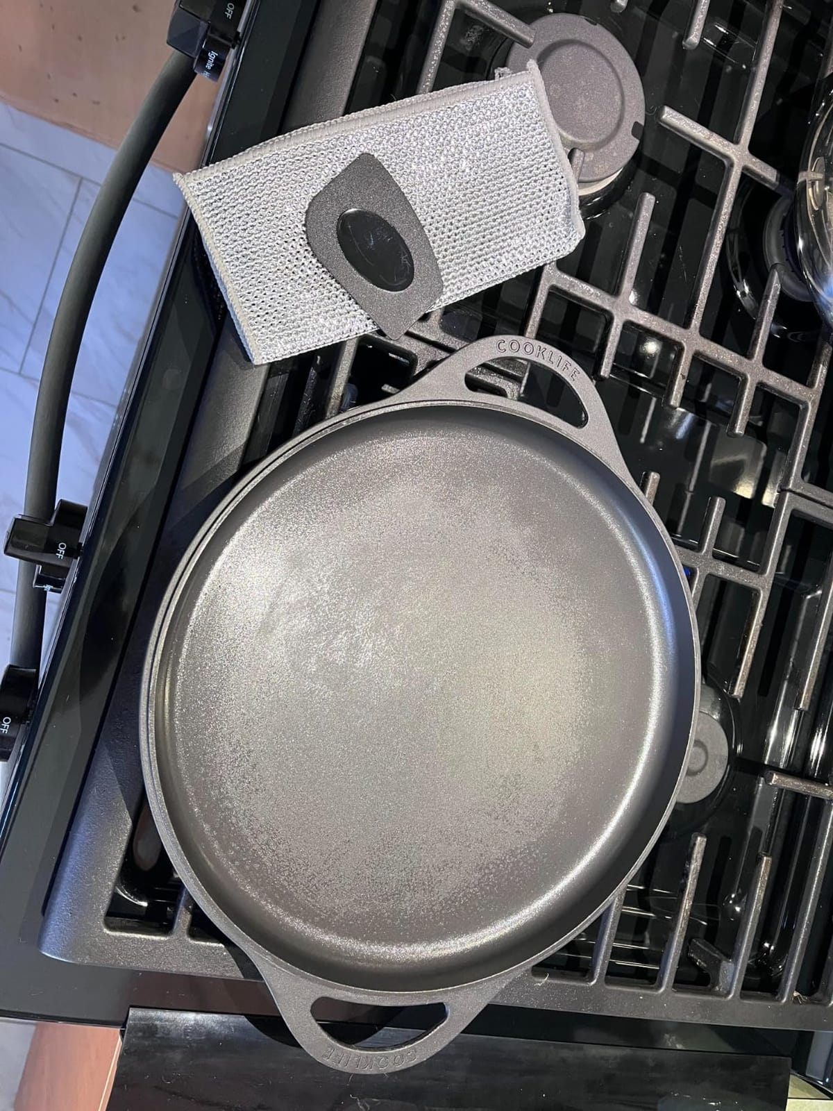 COOKLIFE 12inch Lightweight Pre-Seasoned Cast Iron Griddle Smooth Grill Pan customer photo 1