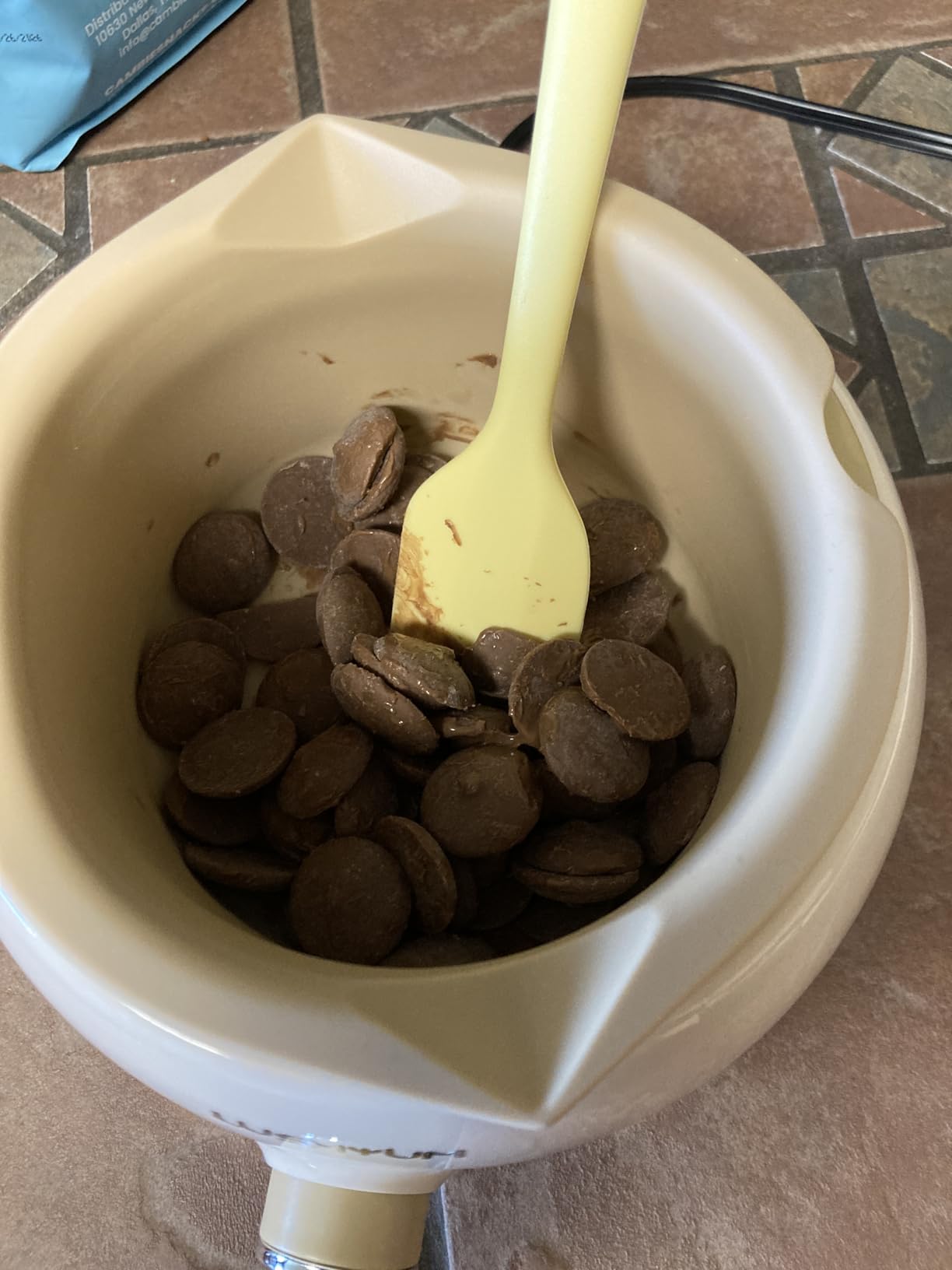 LUSHYUM Electric Chocolate Melting Pot with 2 Insert Pots, 4-Cup Chocolate customer photo 2