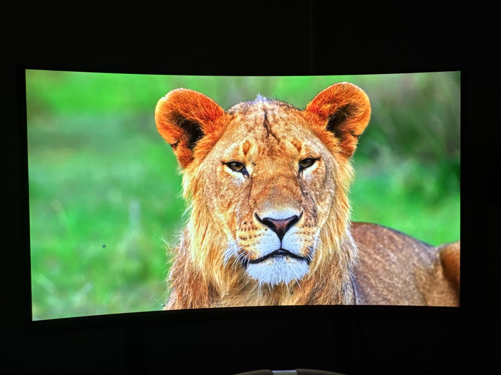 msi MAG 321CUP QD-OLED, 32-Inch, 4K UHD, 3840x2160, OLED Monitor, 165Hz, 0.03ms, DisplayHDR True Black 400, G-SYNC Compatible, HDMI 2.1, DP 1.4a, USB C (15W PD), Tilt/Height Adjustable, Black customer photo 1
