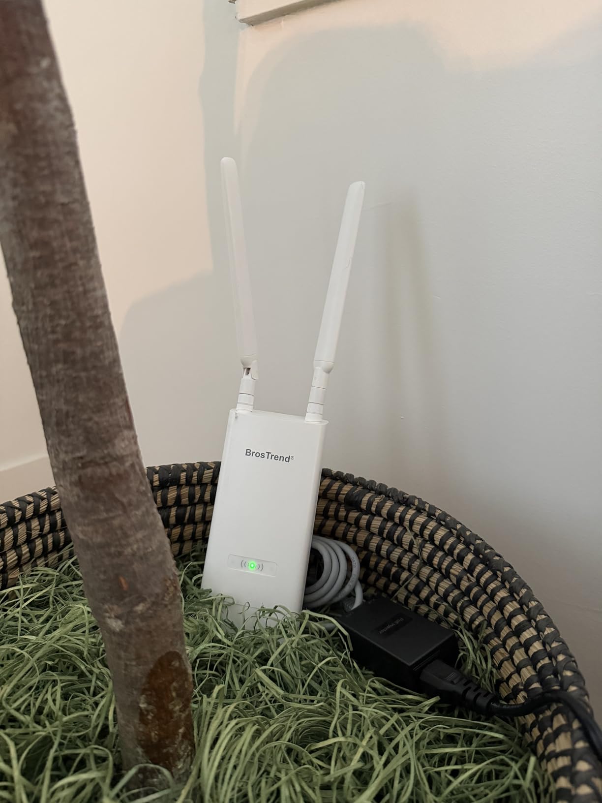 BrosTrend AC1200 Outdoor WiFi Access Point Gigabit Long Range, PoE Powered customer photo 1